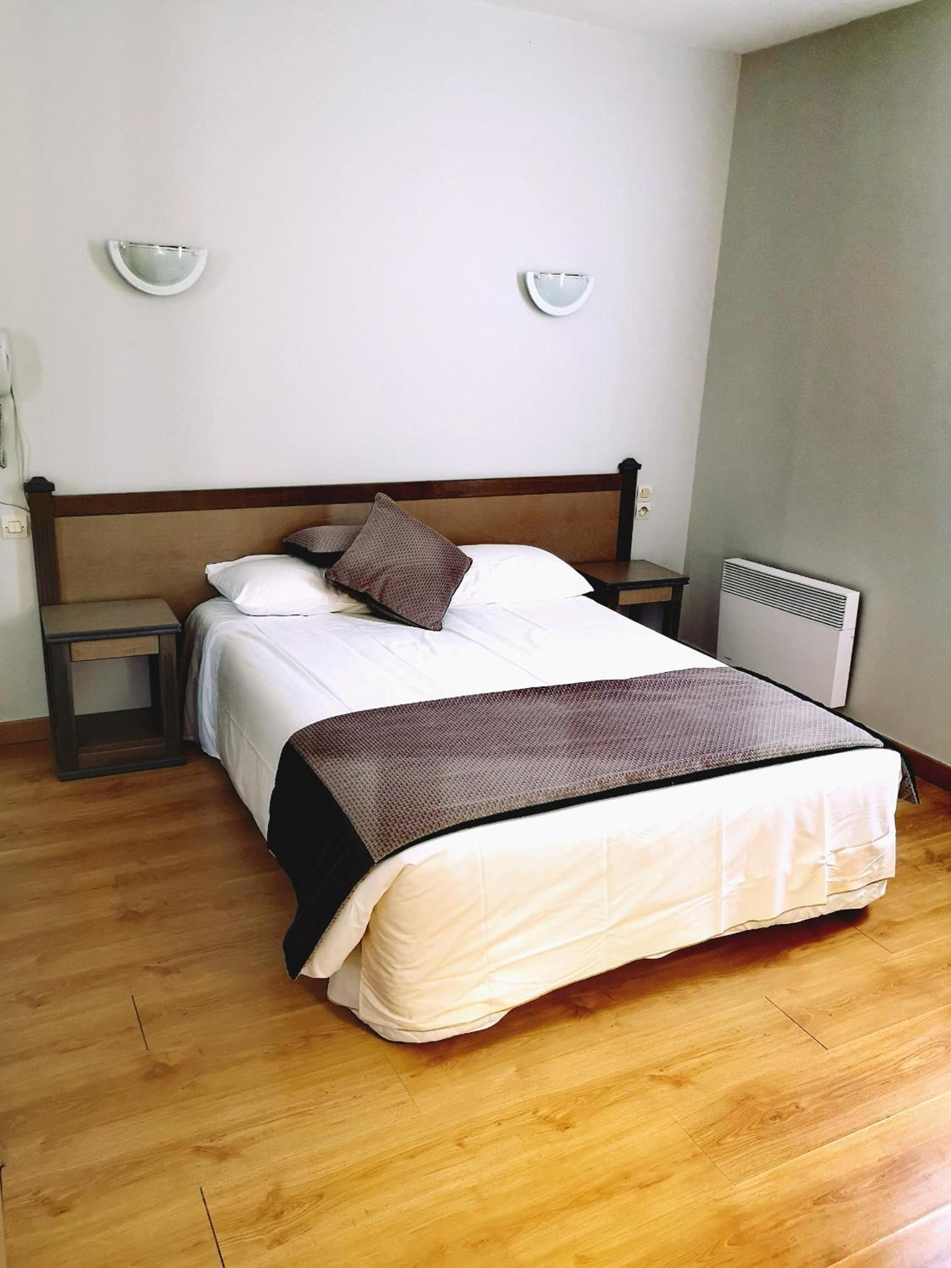 Double Room - Photo 3