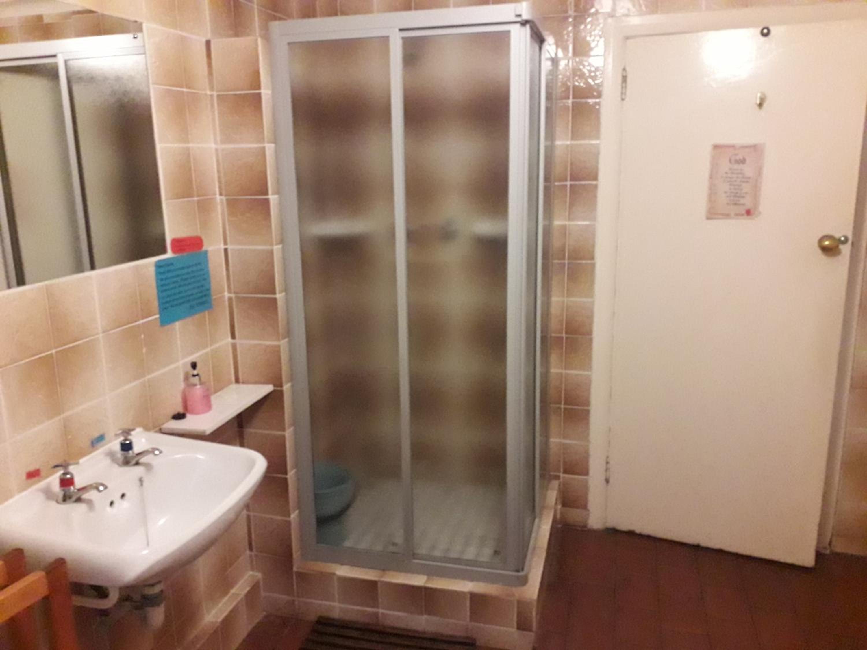 Twin Room with Private External Bathroom photo 2