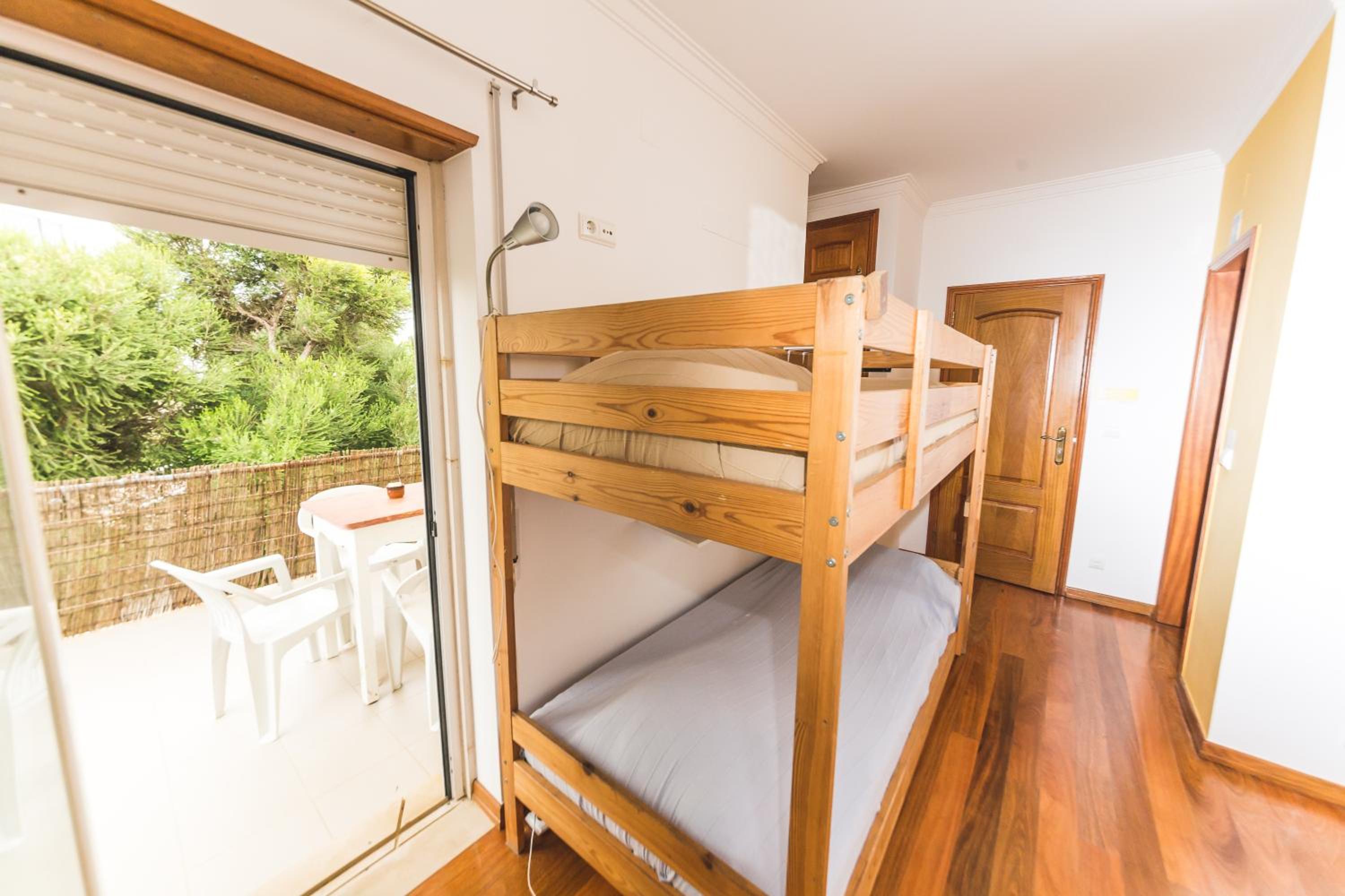 Bed in 6-Bed Dormitory Room photo 2