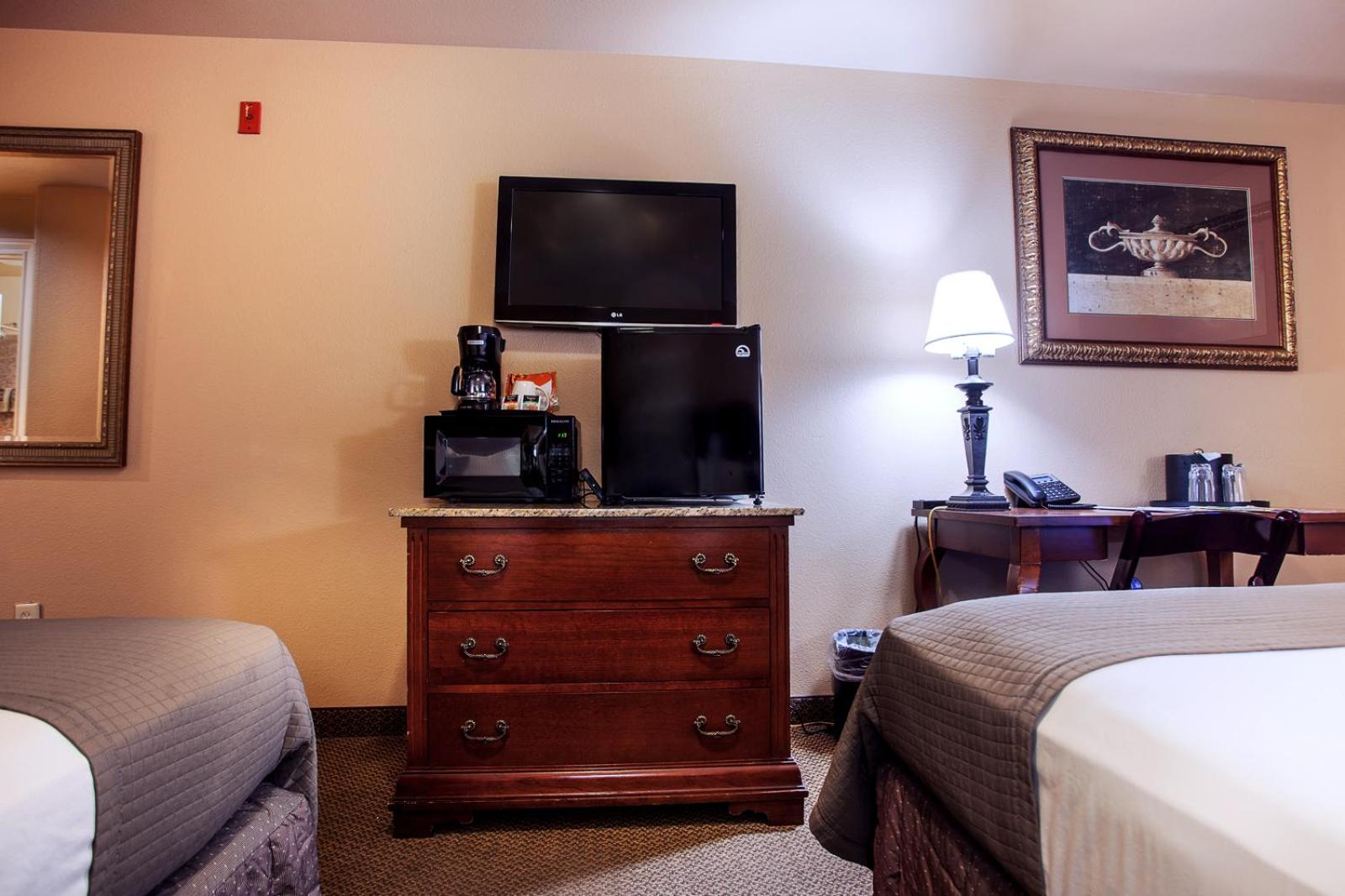 Deluxe Queen Room with Two Queen Beds - Non-Smoking