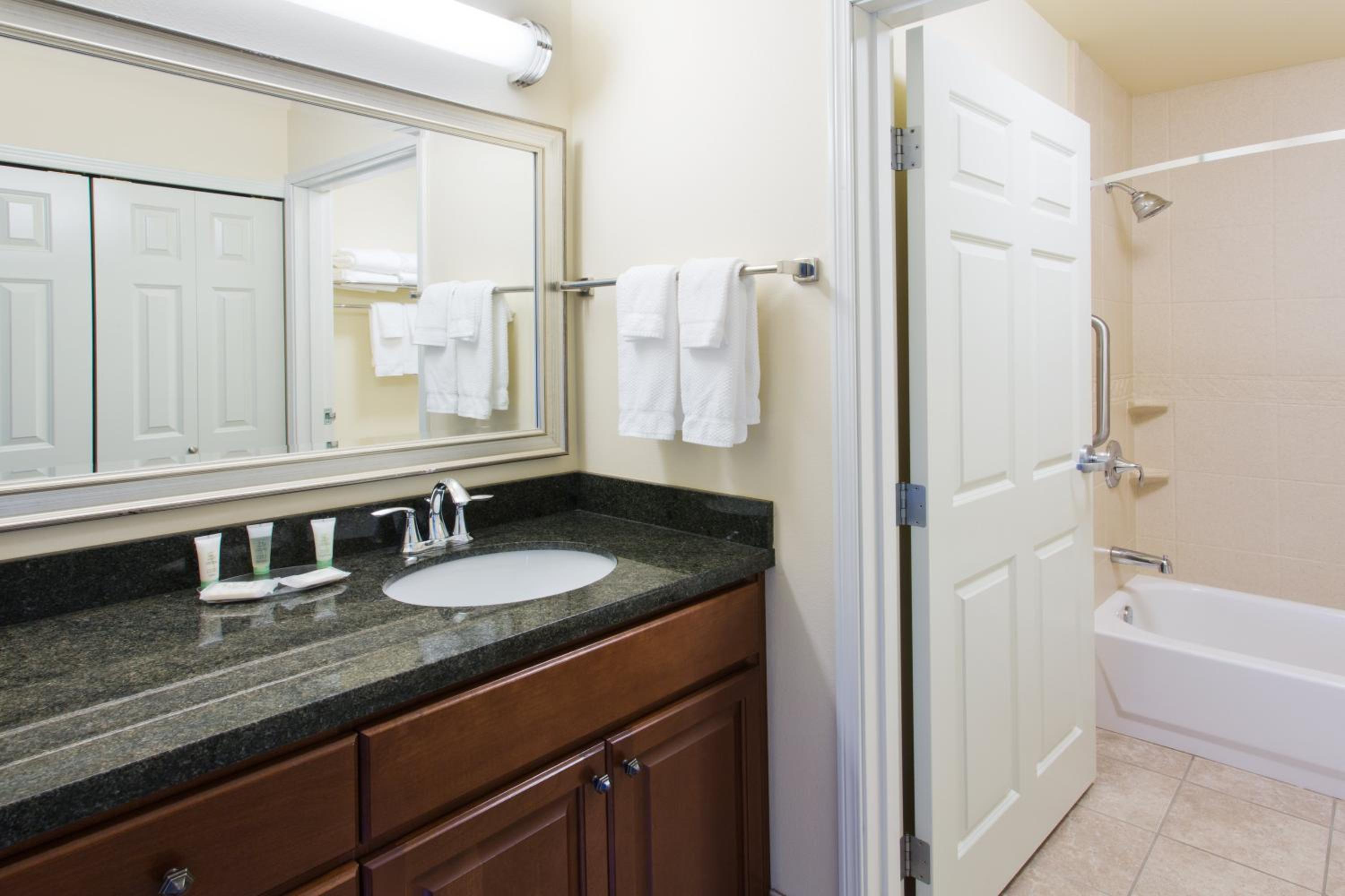 One-Bedroom Suite with Two Queen Beds - Photo 2