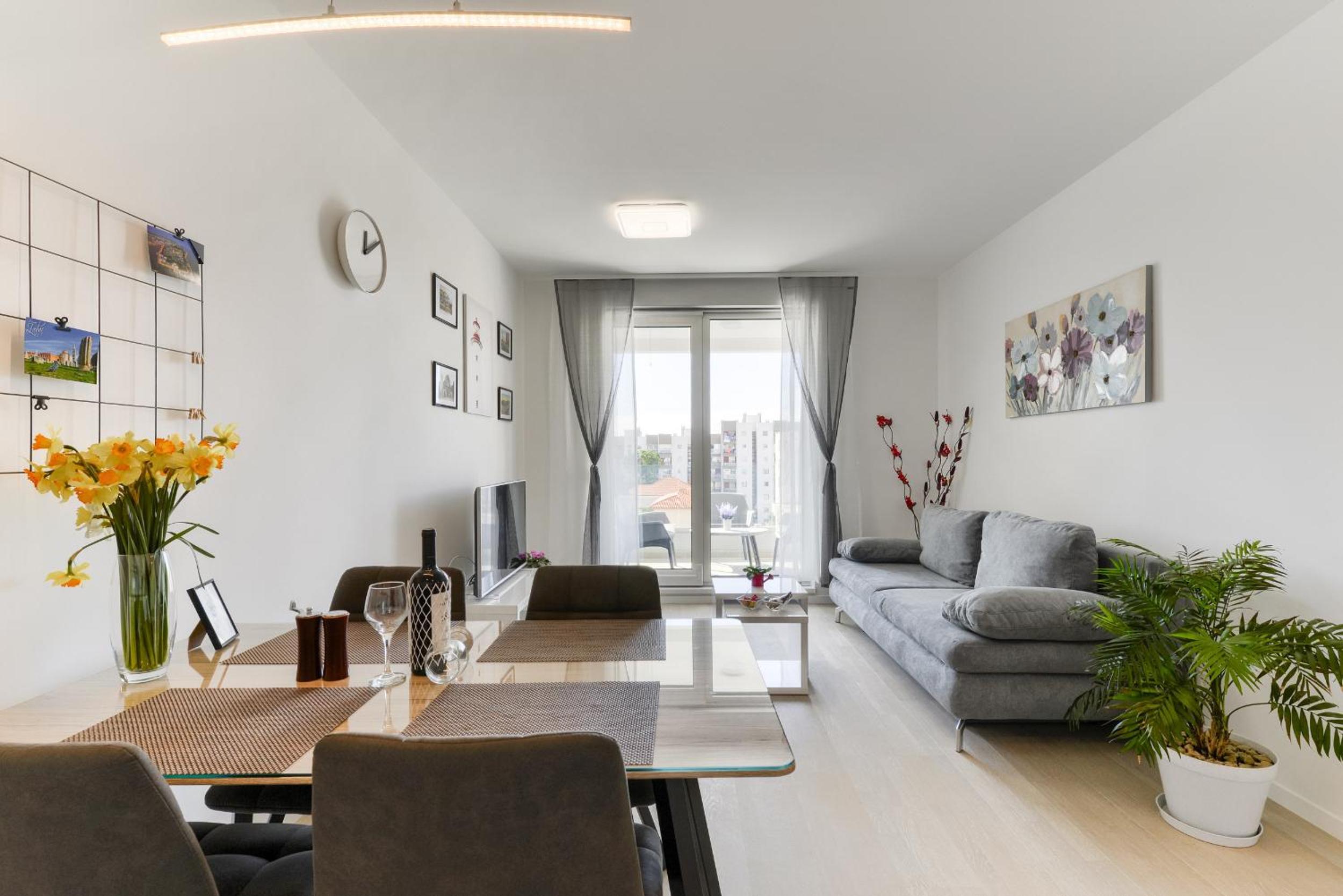 One-Bedroom Apartment