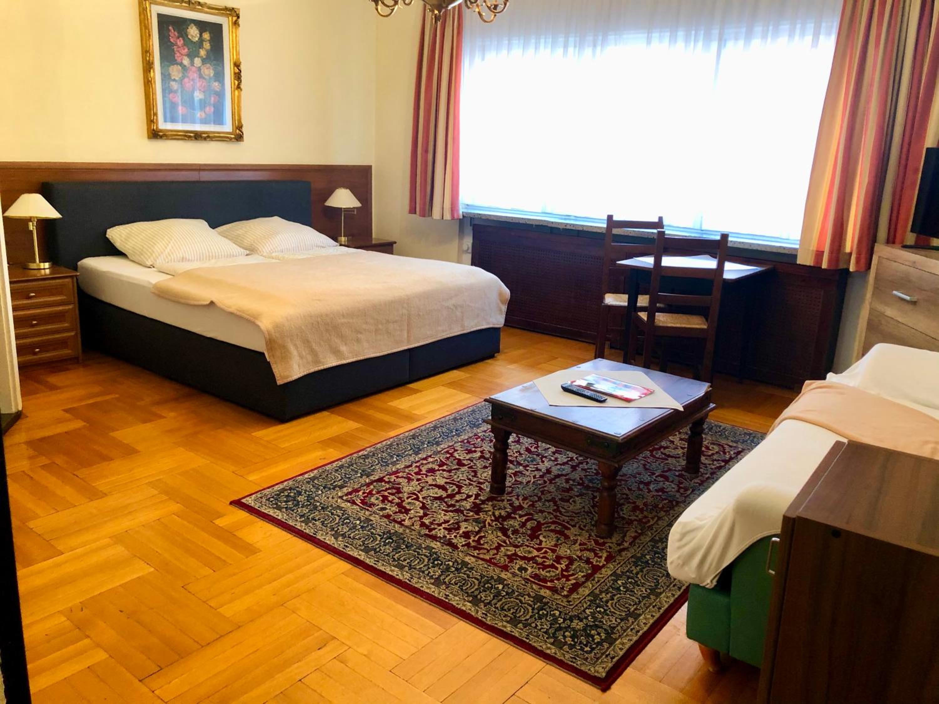 Double Room - Photo 8
