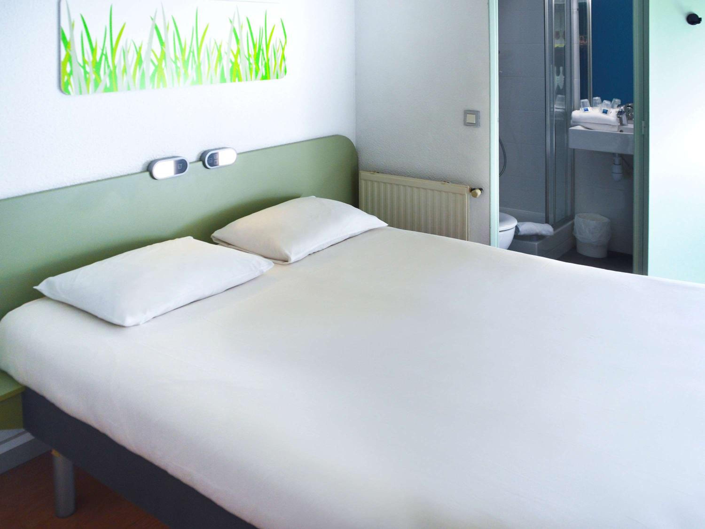 Standard Double Room - Photo 2
