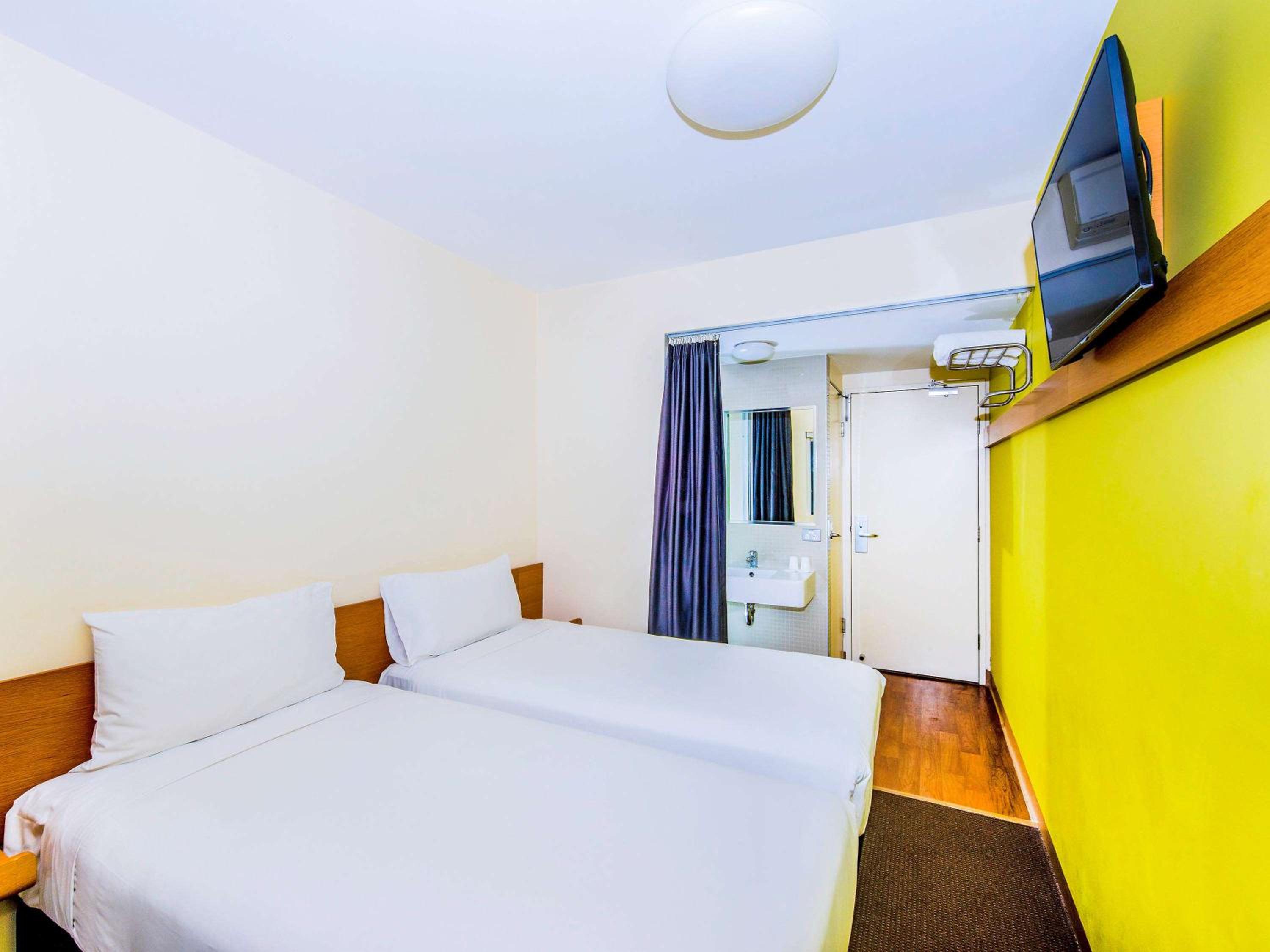 Standard Twin Room - Photo 2