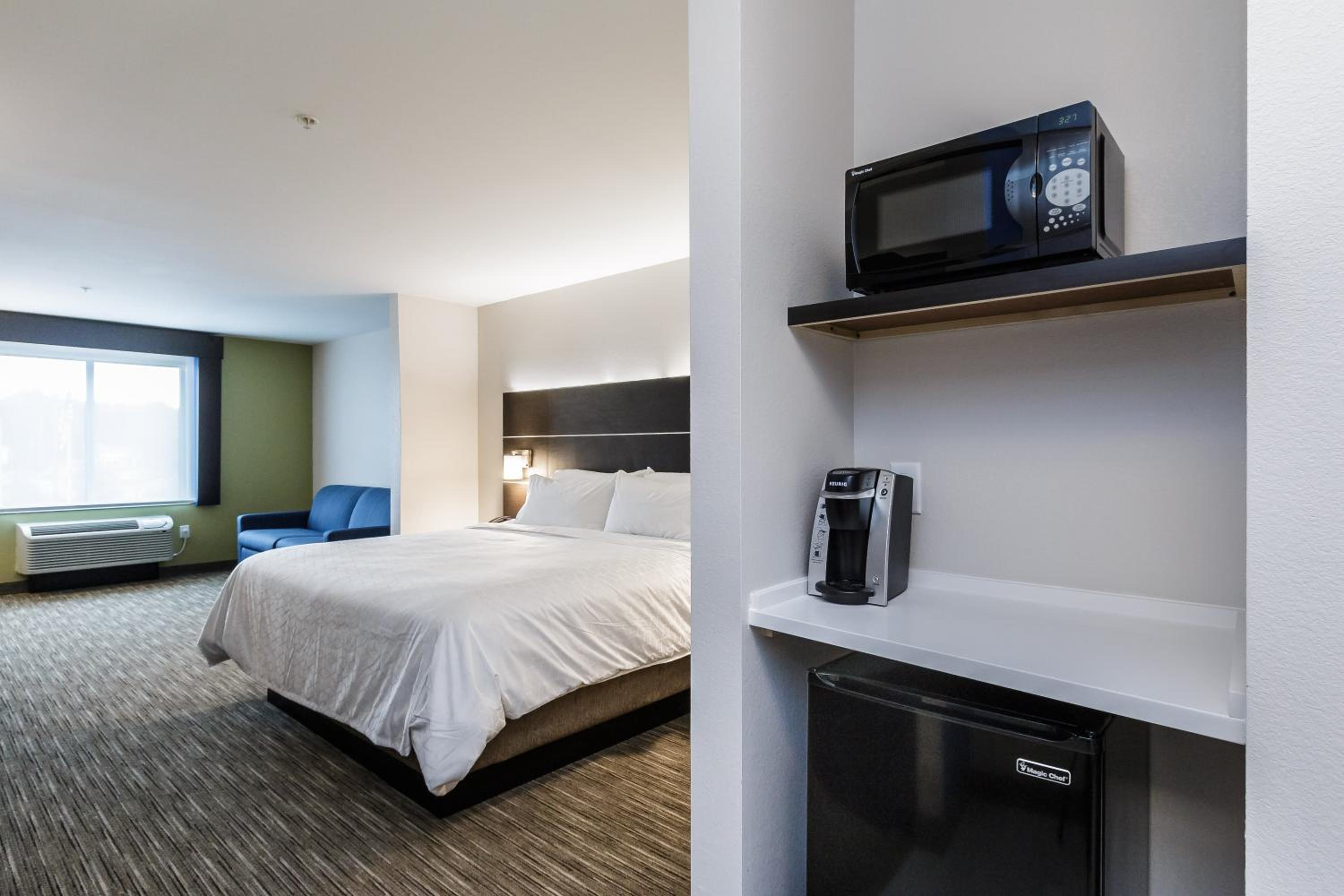 King Suite with Sofa Bed photo 3