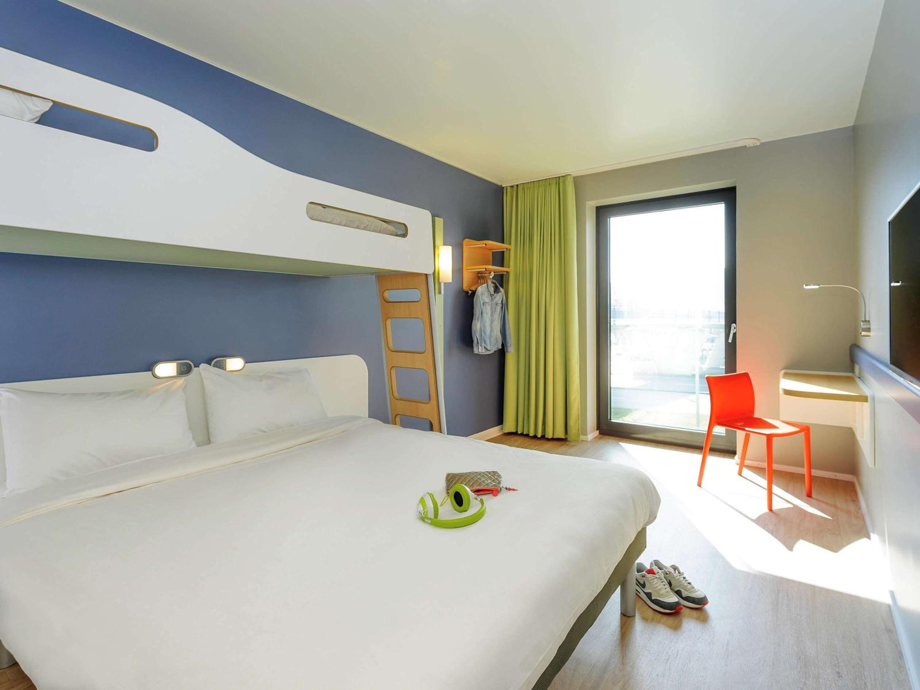 Double room with 1 double bed and 1 bunk bed - Photo 1