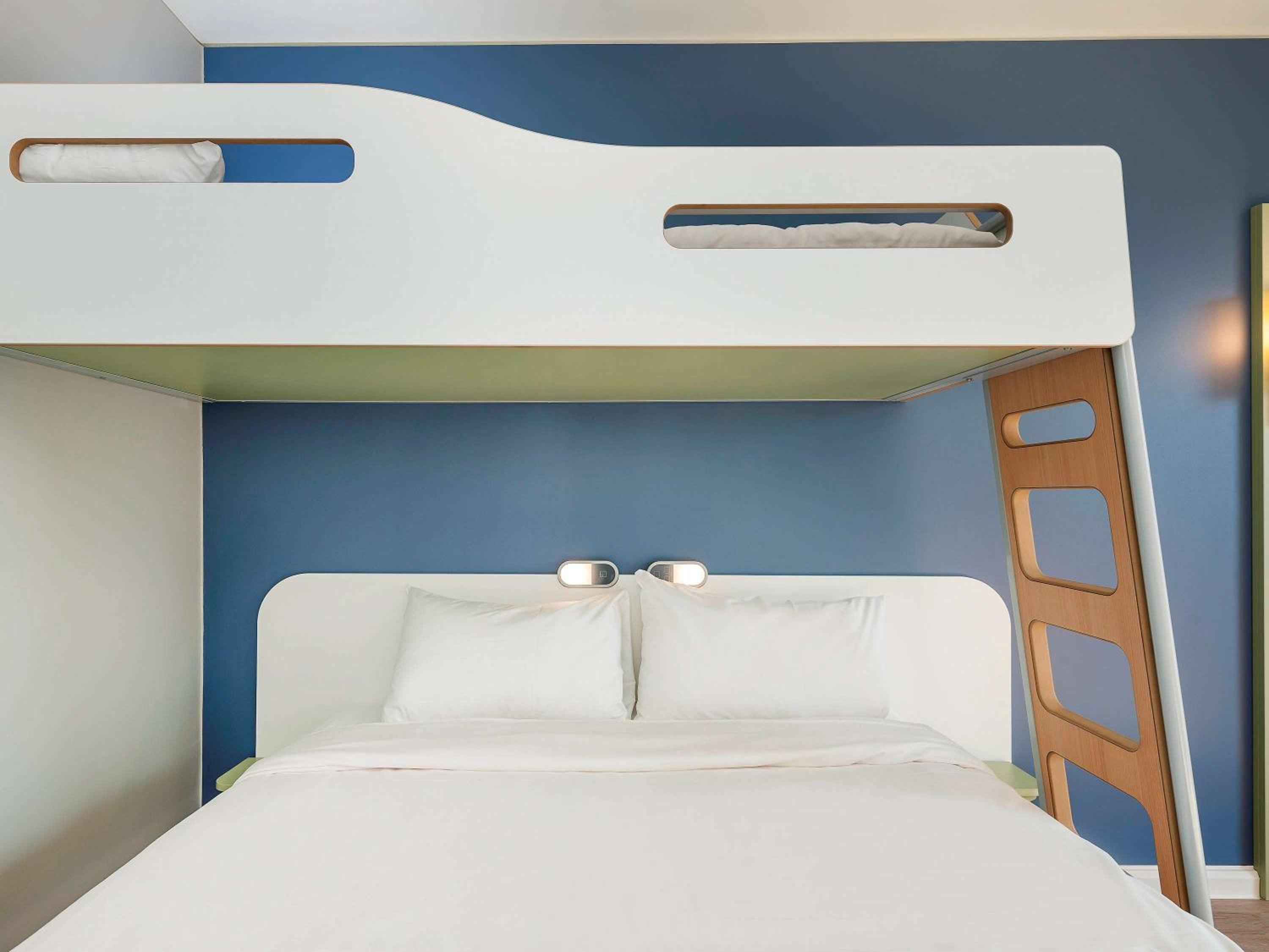 Double room with 1 double bed and 1 bunk bed - Photo 3