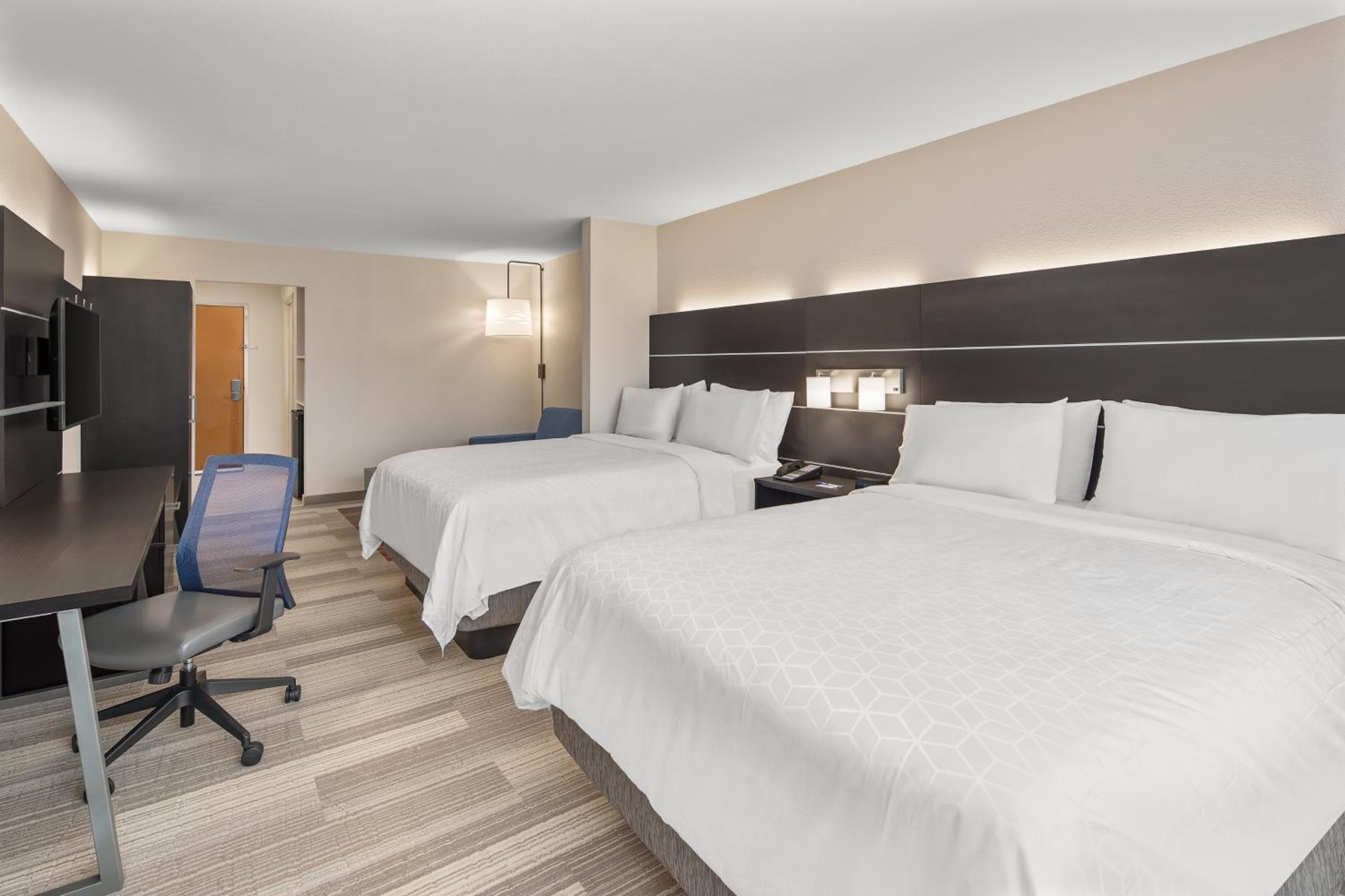 Suite with Two Queen Beds - Photo 2
