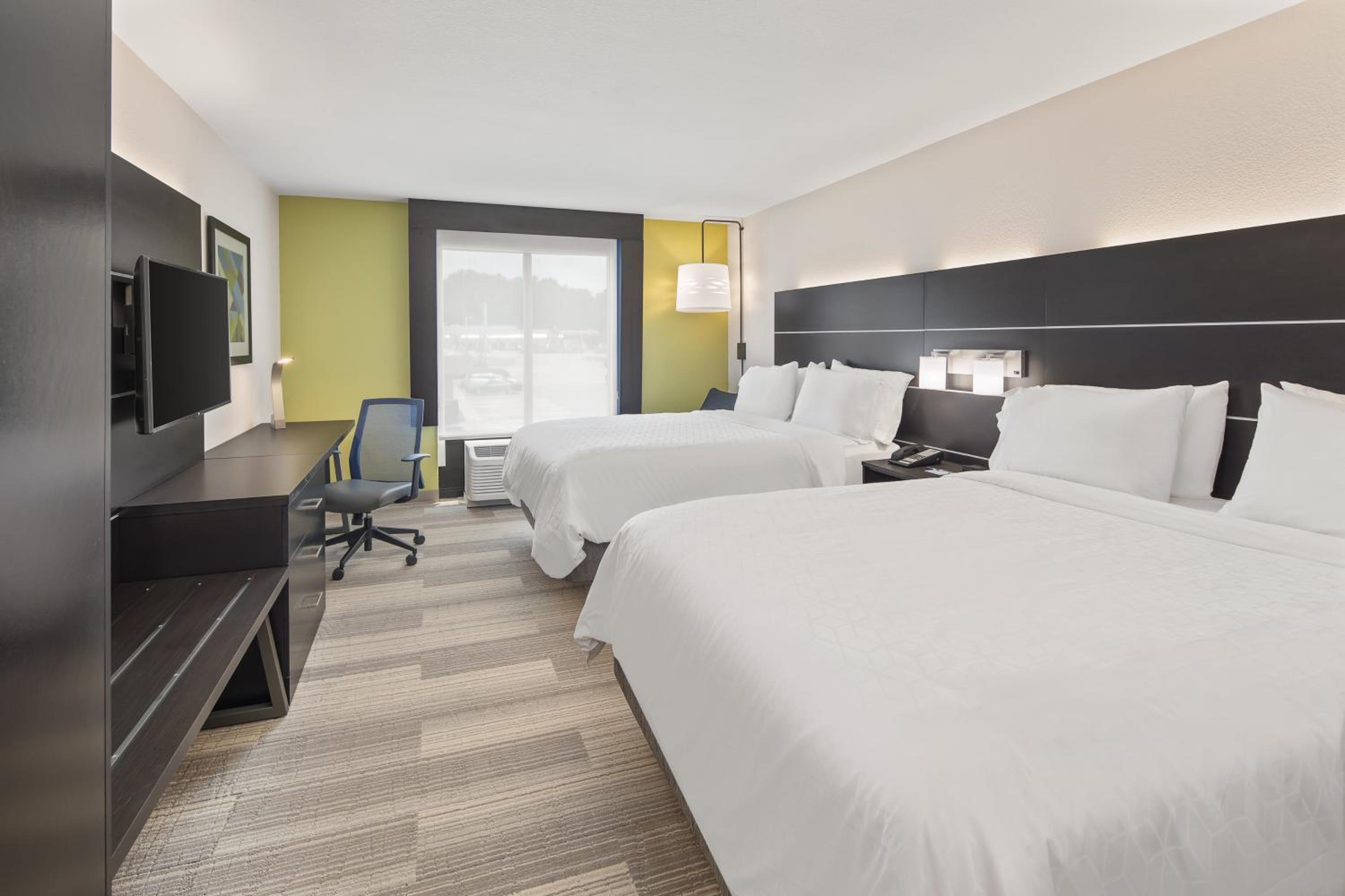 Standard Queen Room with Two Queen Beds - Photo 1