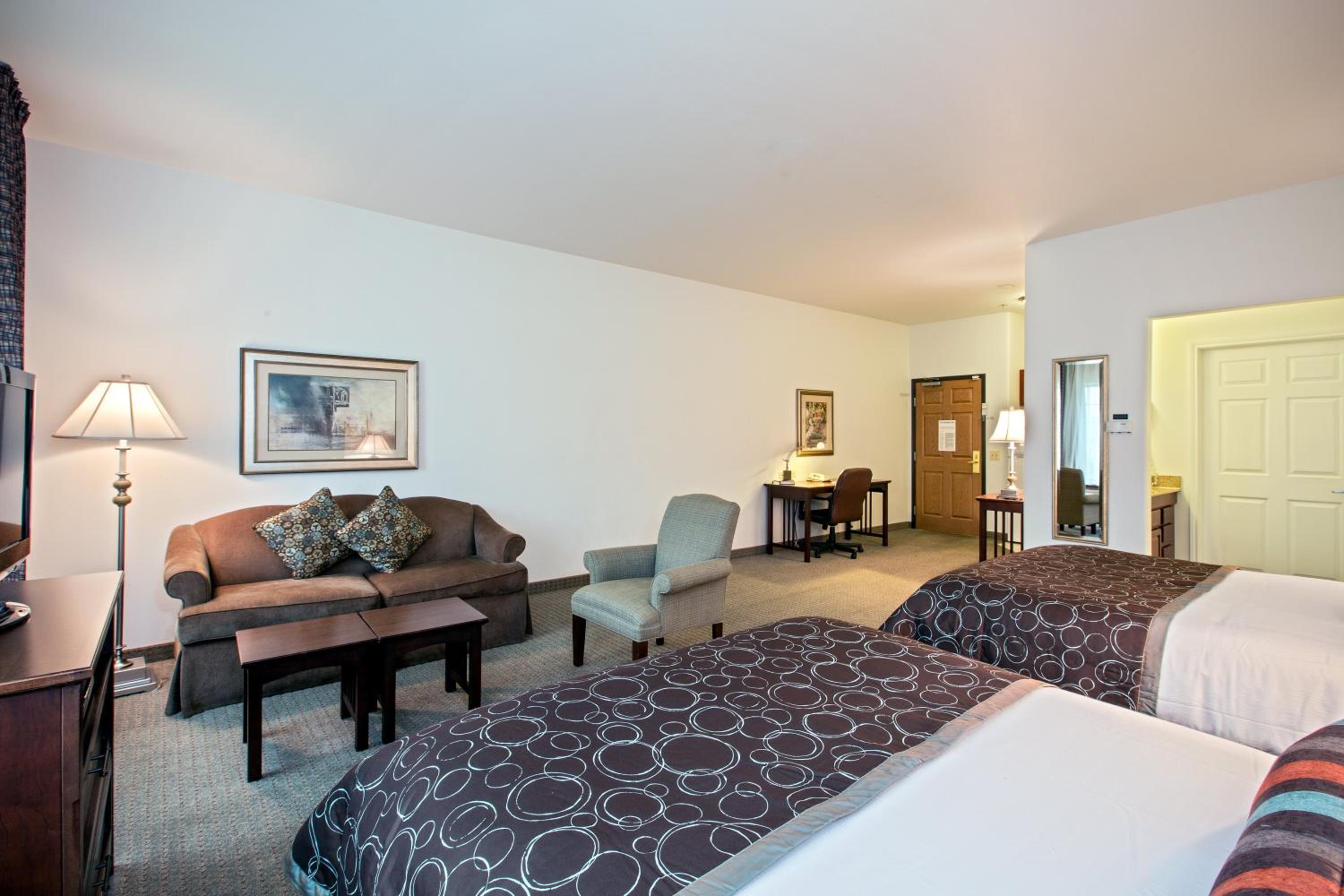 Queen Room with Two Queen Beds and Transfer Shower - Mobility Accessible photo 2