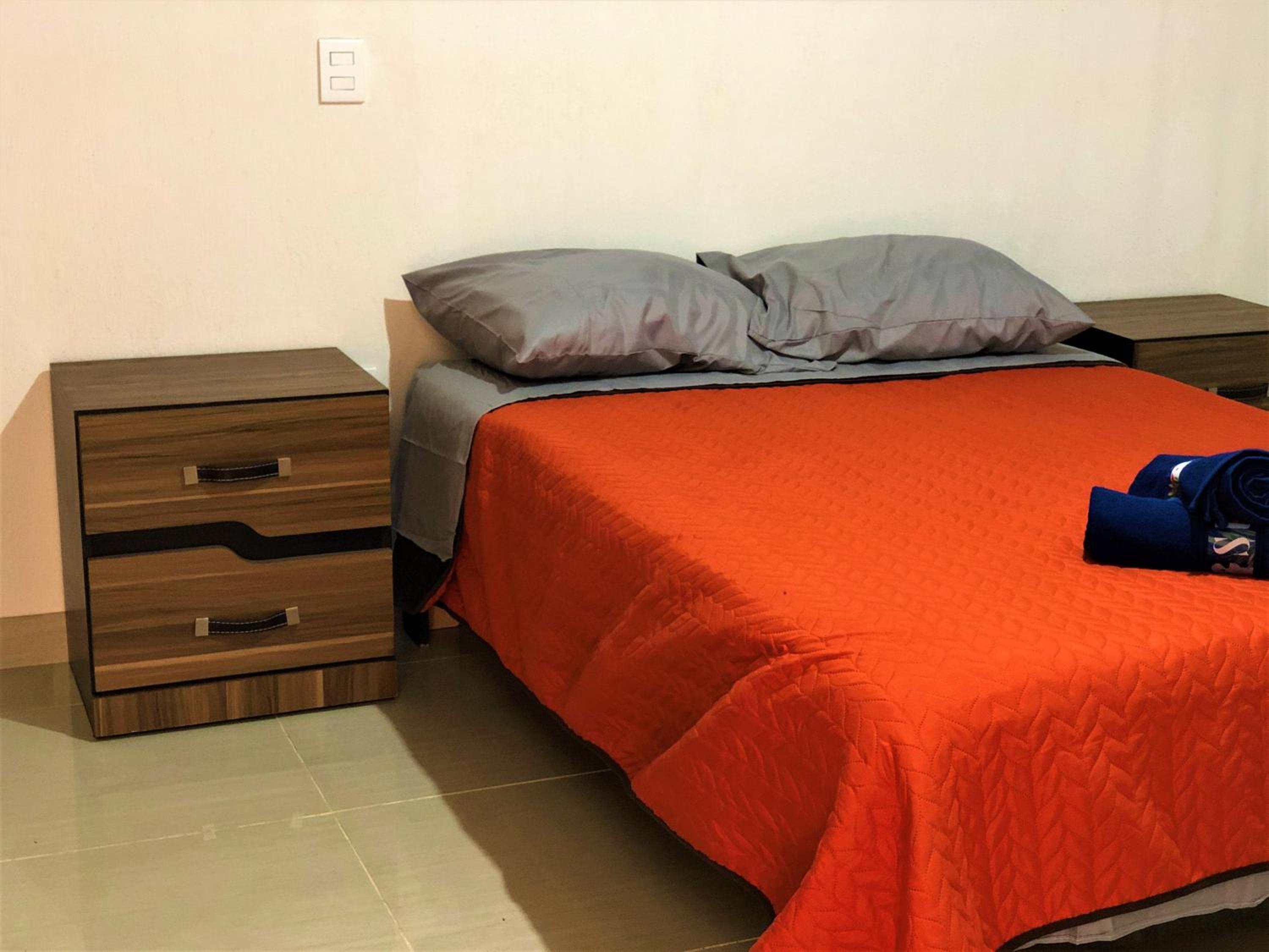 Deluxe Queen Room - Photo 9