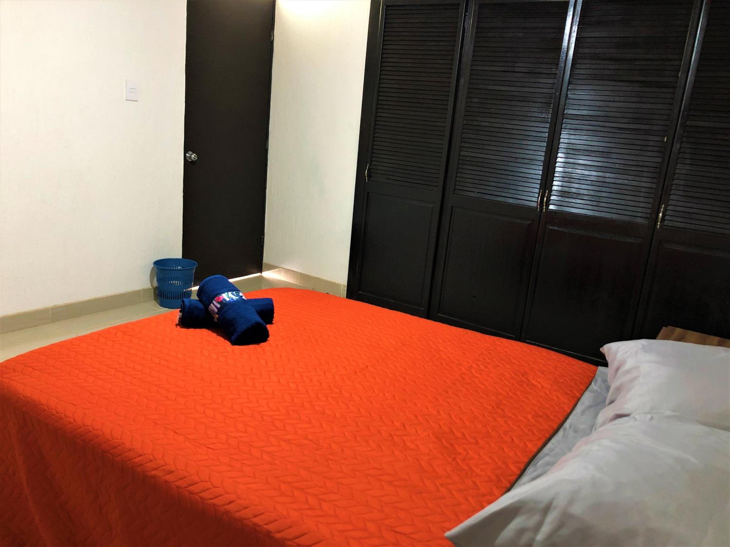 Deluxe Queen Room - Photo 7
