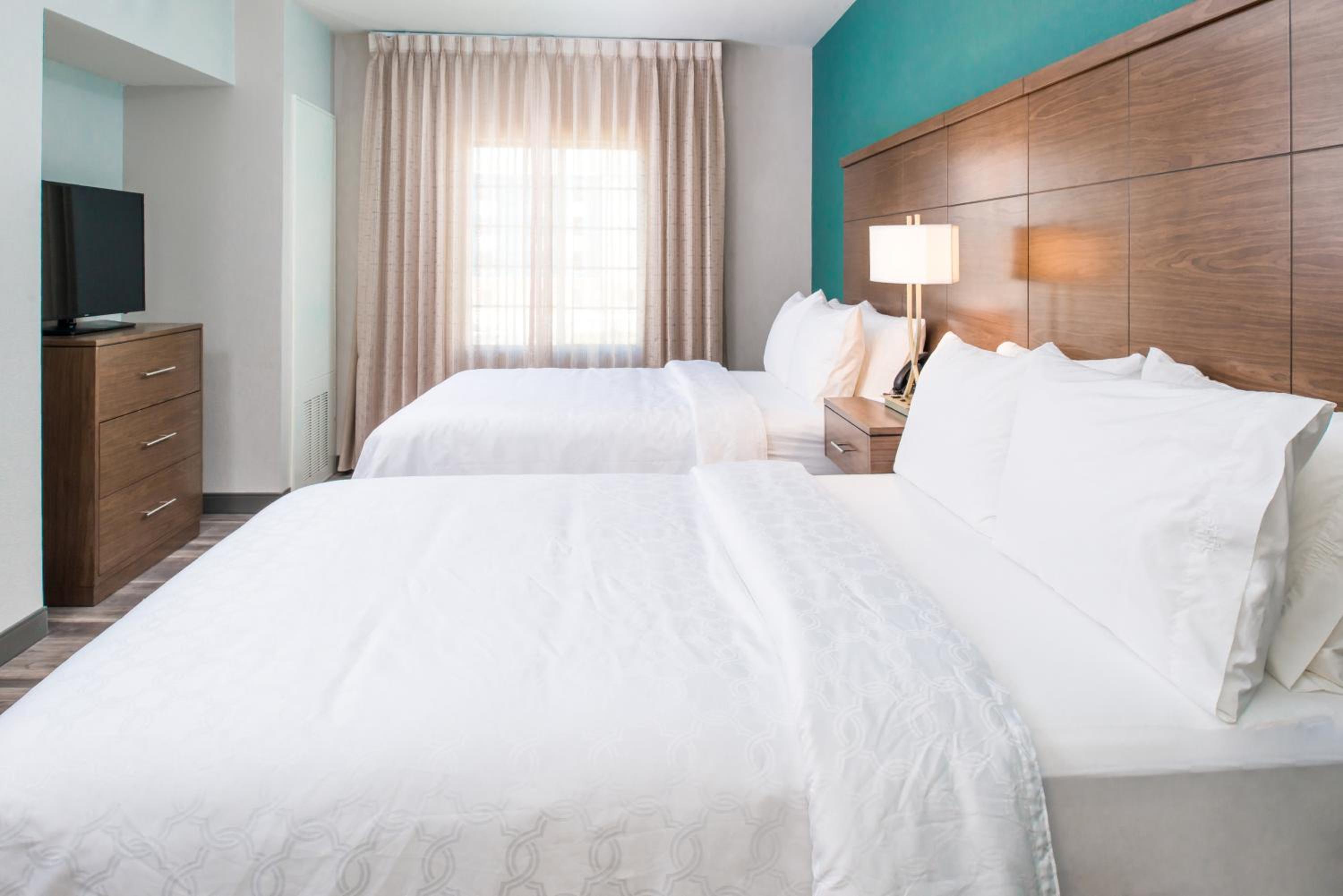 One-Bedroom Suite with Two Queen Beds photo 3