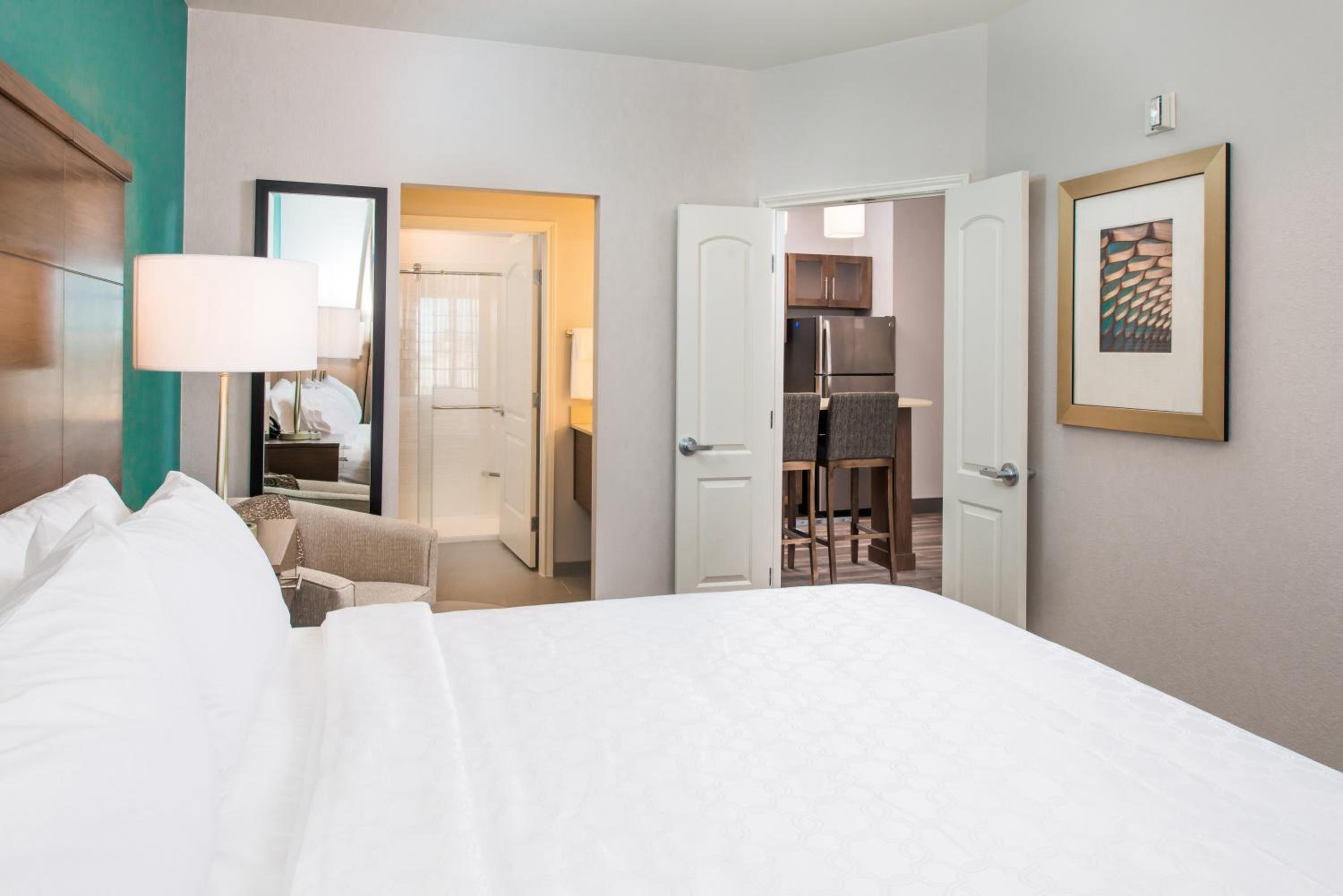 One-Bedroom King Suite - Communications Accessible