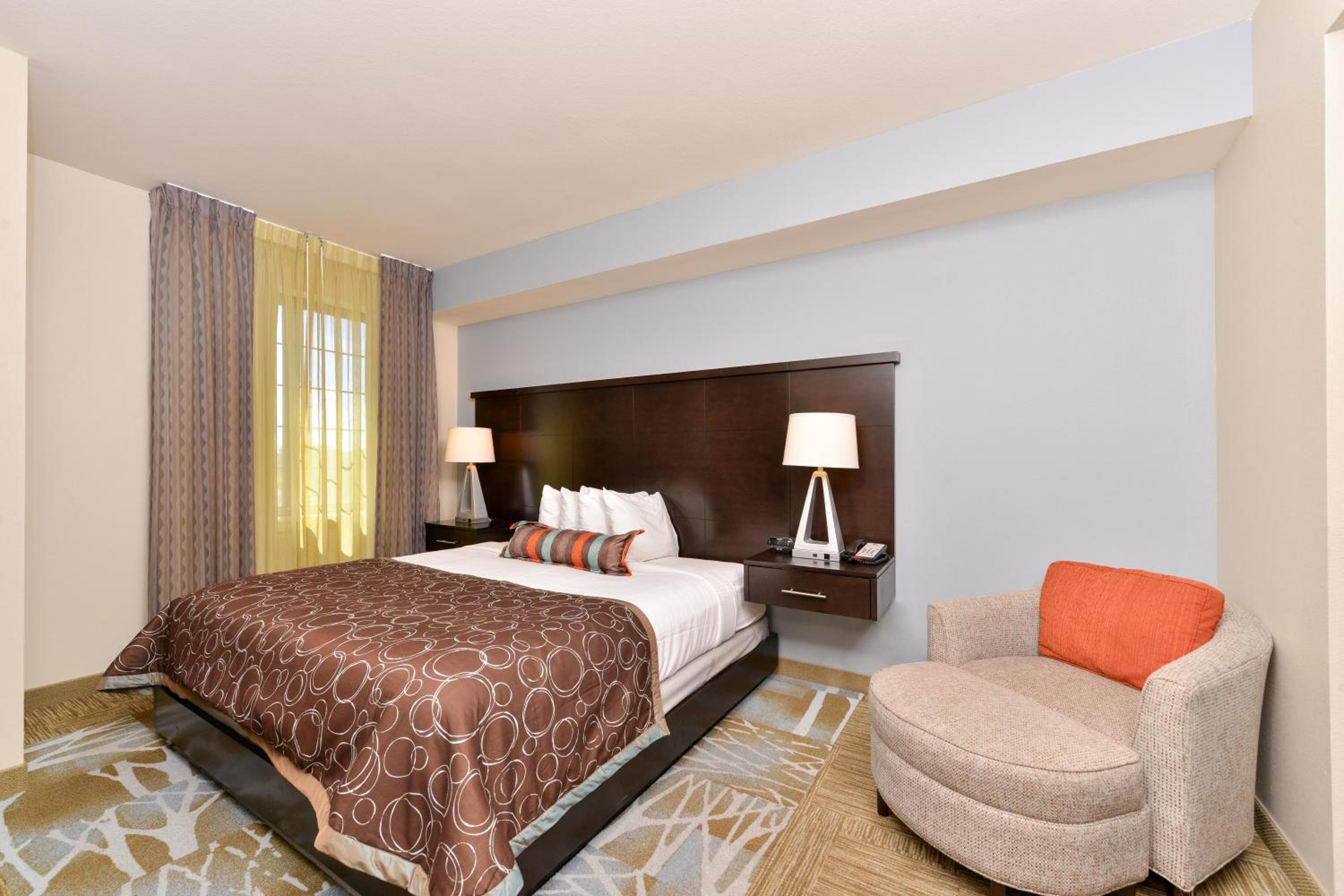 One-Bedroom King Suite - Photo 2