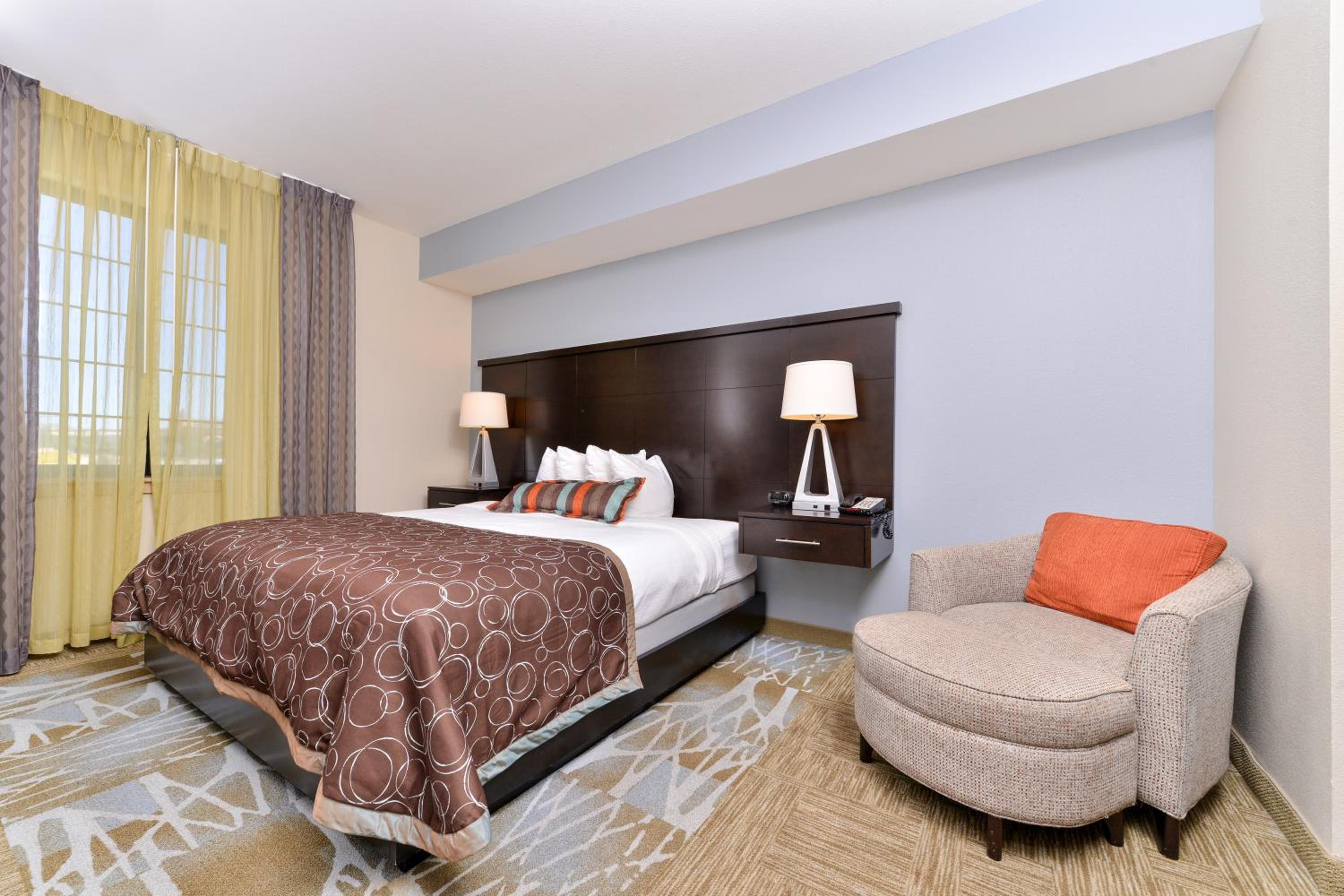 Two-Bedroom Suite - Photo 2