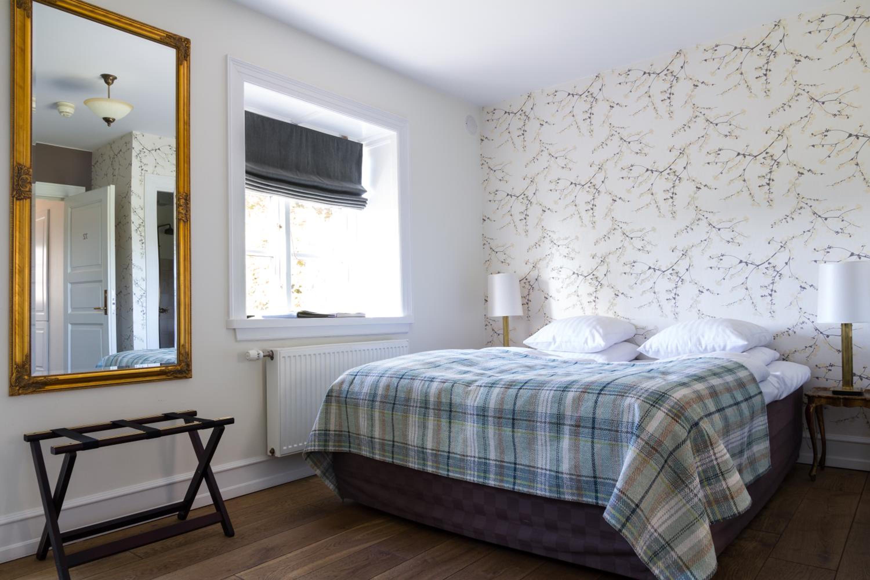 Small Estate Room photo 1