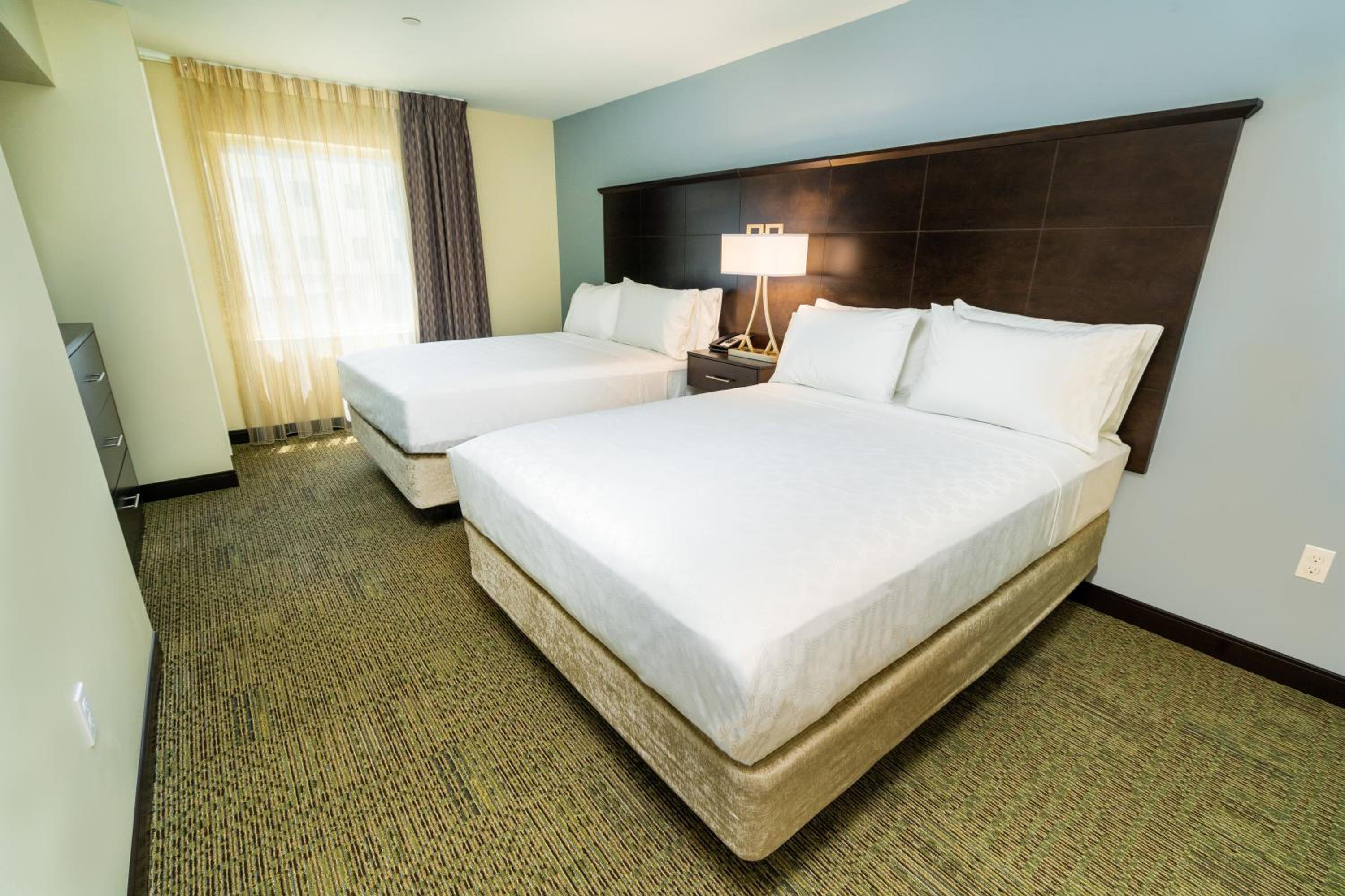 Two-Bedroom Queen Suite - Photo 10