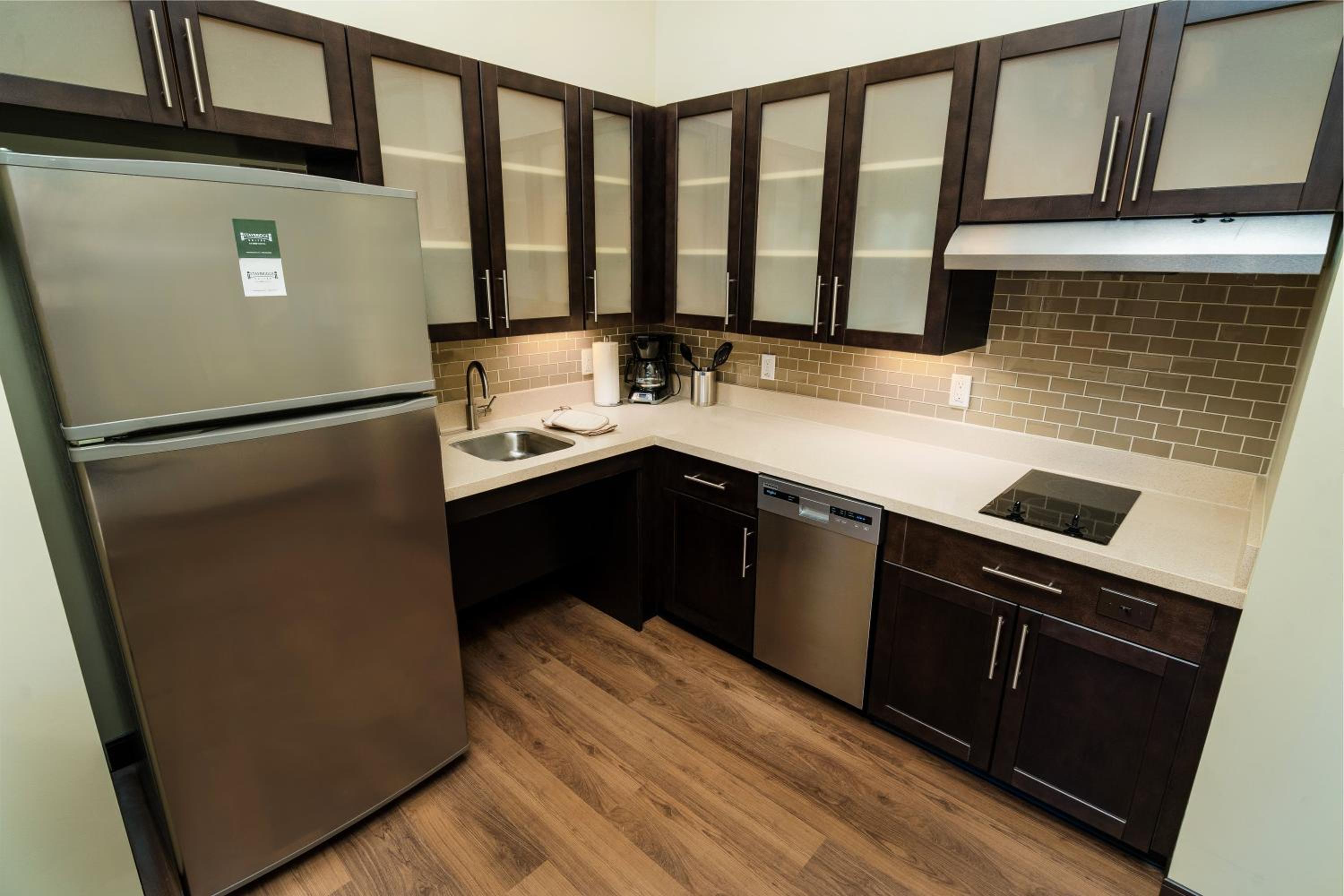Two-Bedroom Queen Suite - Photo 7