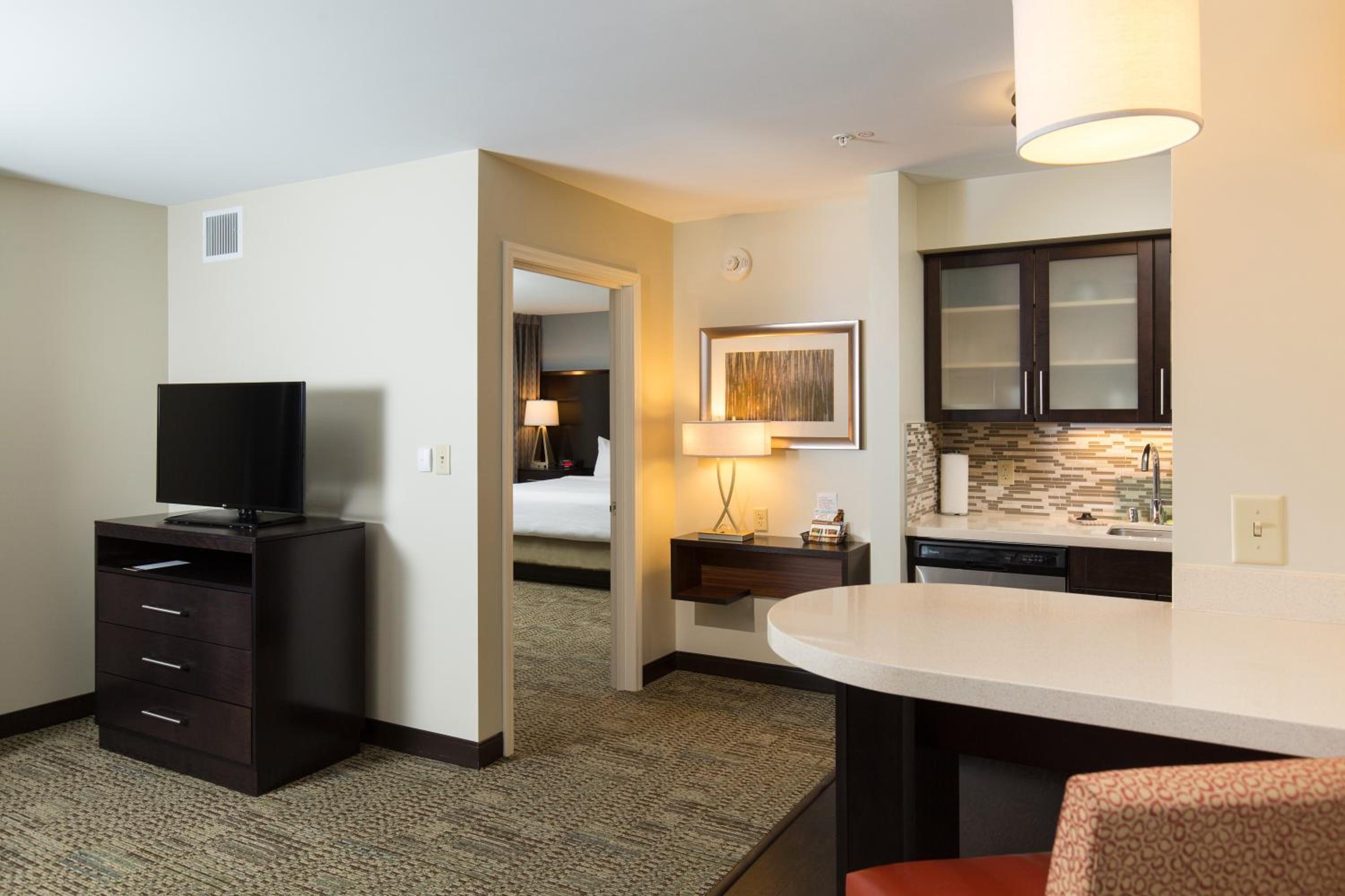 One-Bedroom King Suite photo 3