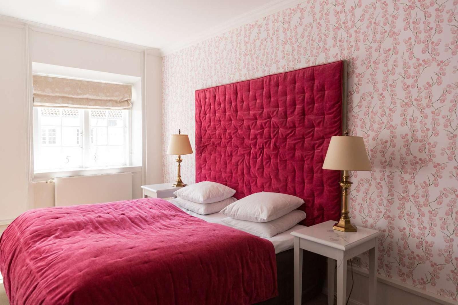 Castle Room with bathtub photo 3