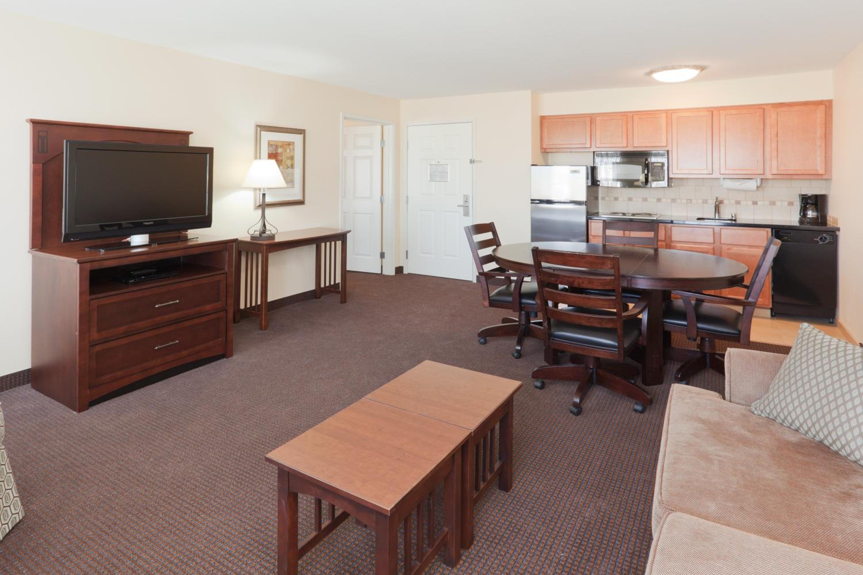 One-Bedroom King Suite with Sofa Bed - Photo 3