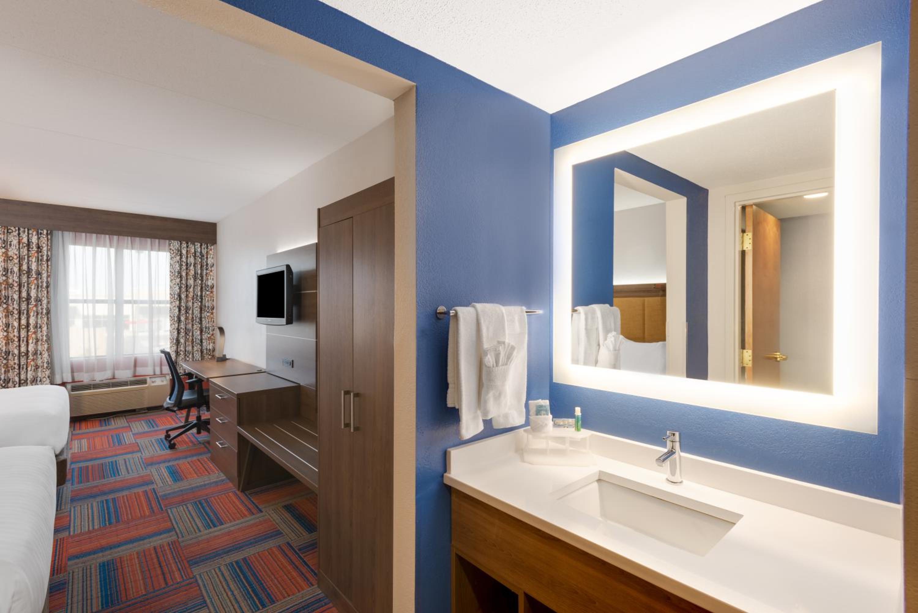 Standard King Room - Photo 3