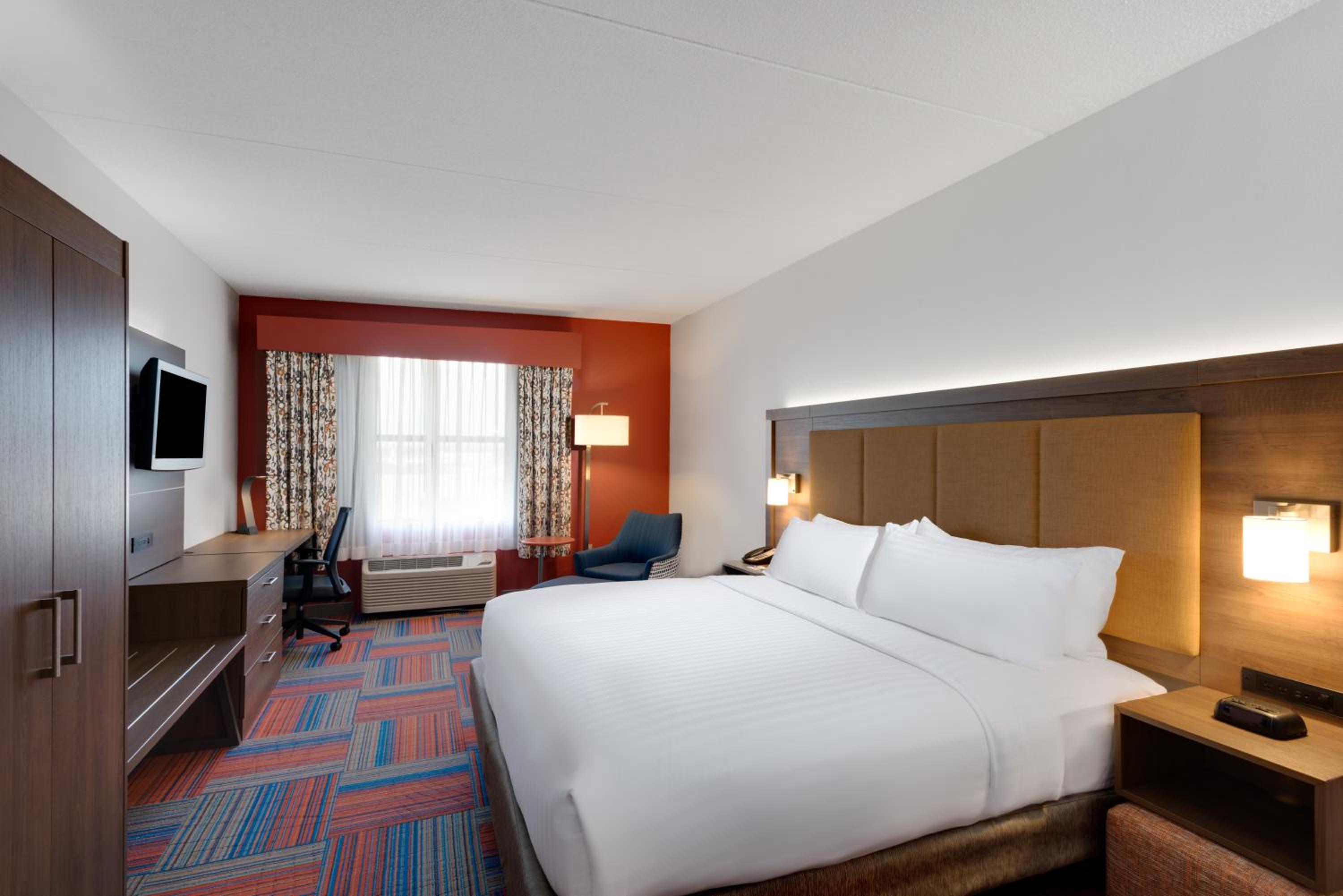 Standard King Room - Photo 4