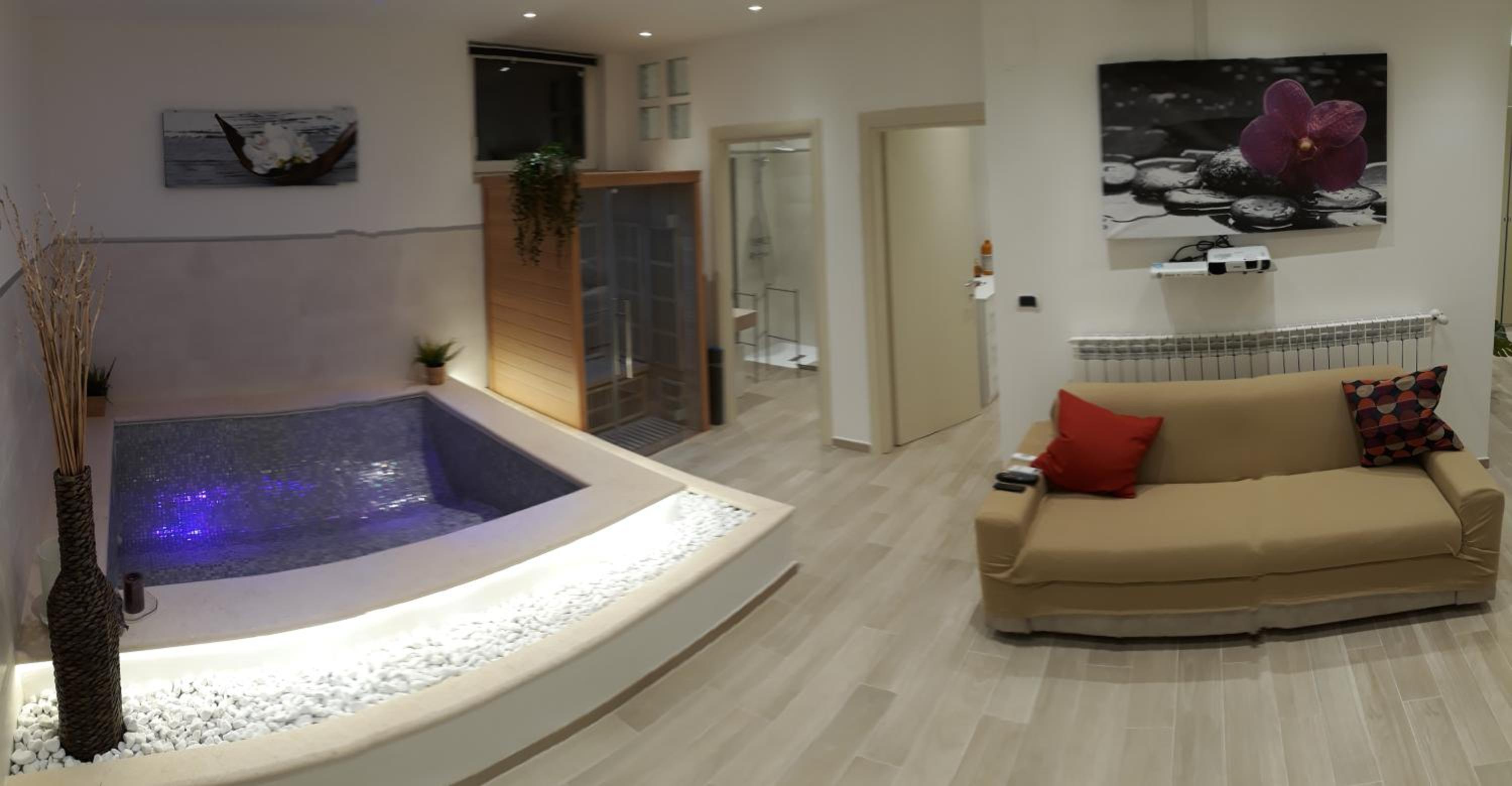 Studio with Spa Bath - Photo 13