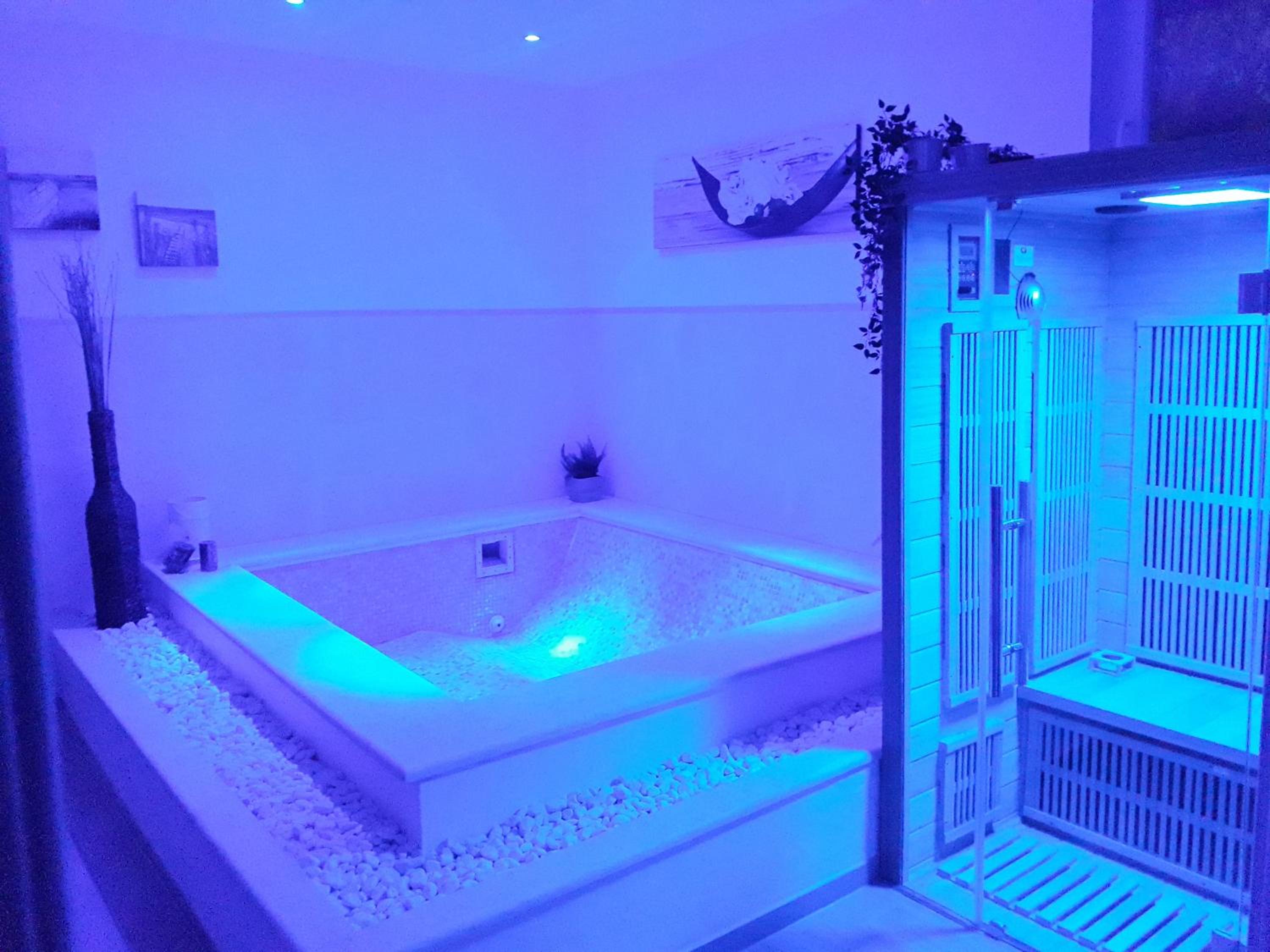 Studio with Spa Bath - Photo 9