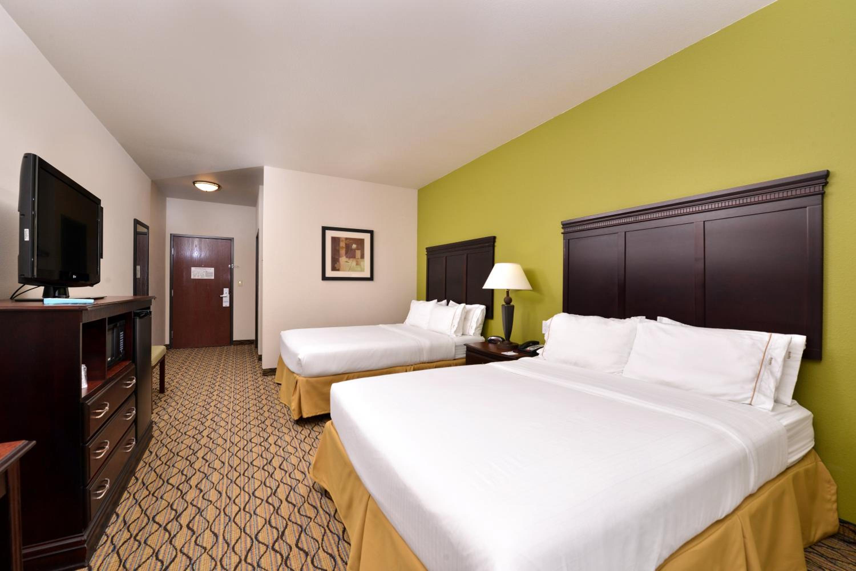 Double Room with Two Double Beds - Hearing Accessible  - Photo 1