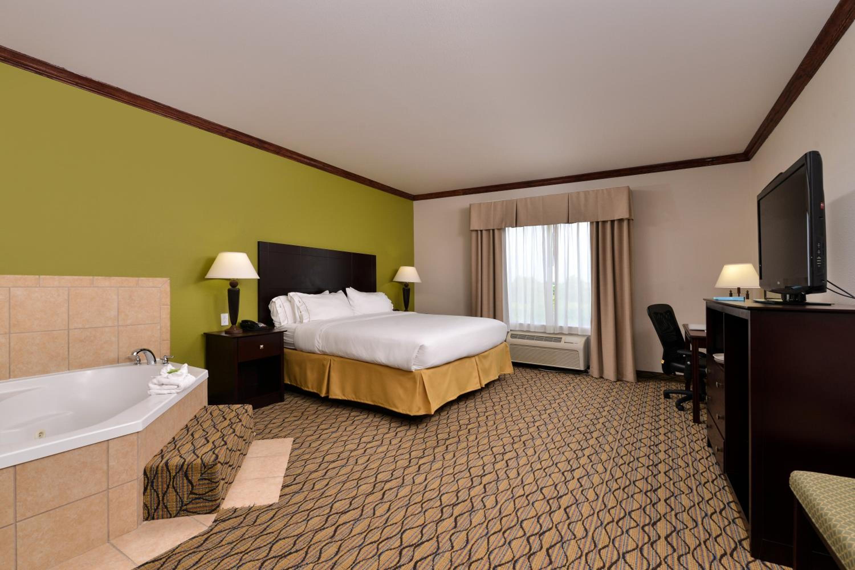 King Suite - Photo 2