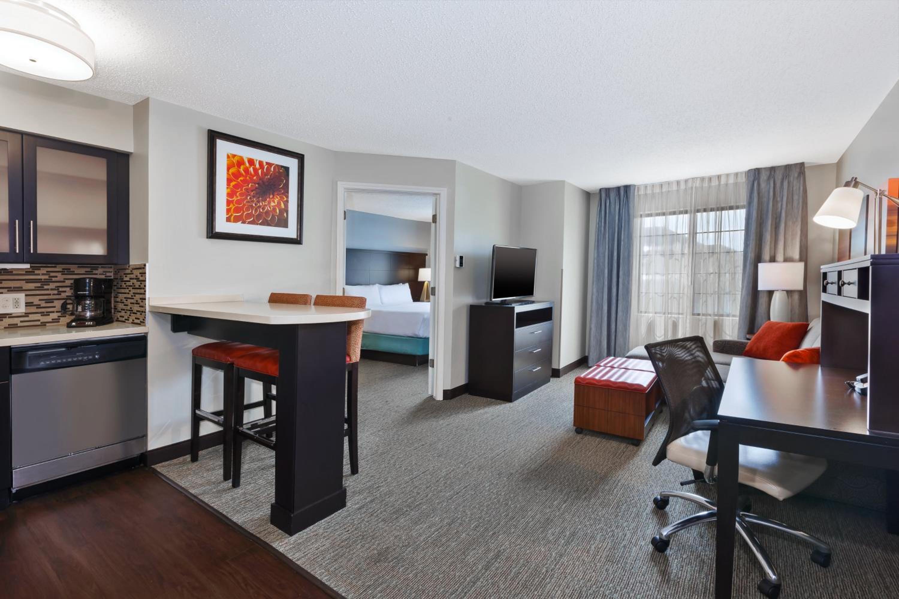 One-Bedroom King Suite - Photo 3