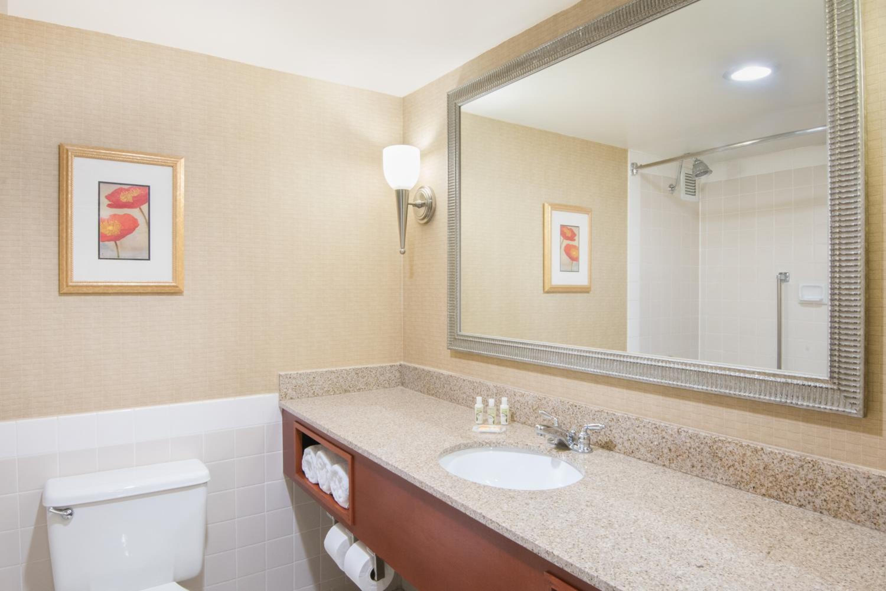 Standard King Room - Photo 3