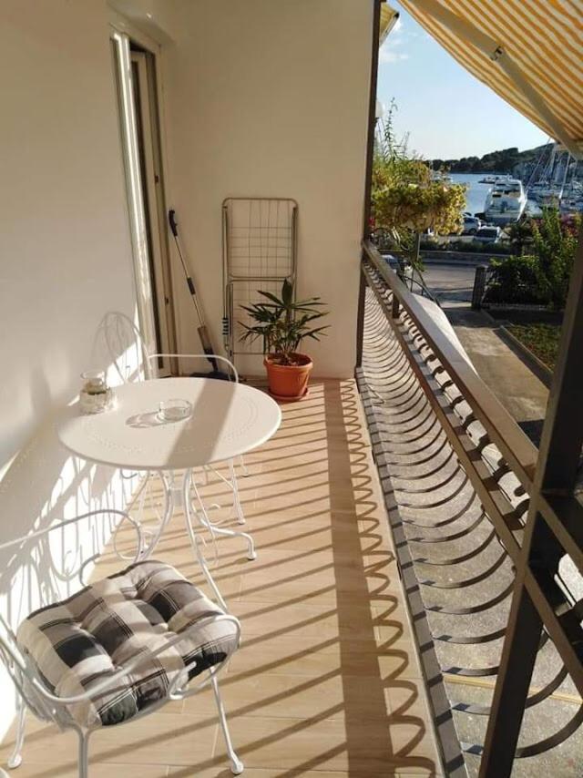 Apartment with Balcony photo 2