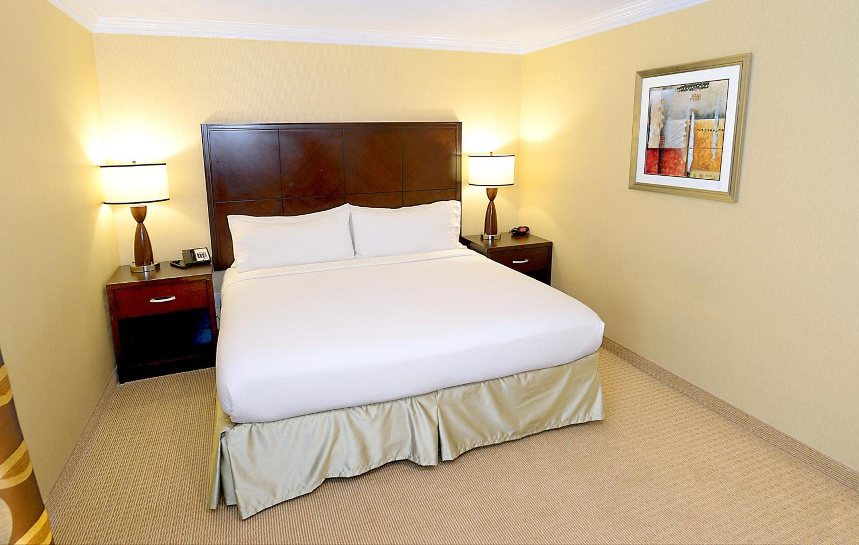 Standard King Room - Photo 7