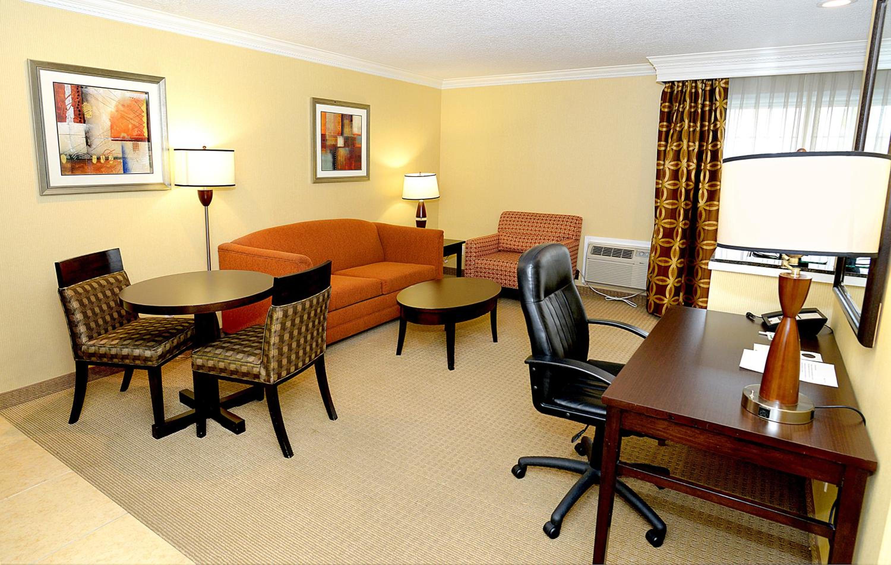 One-Bedroom King Suite - Photo 5