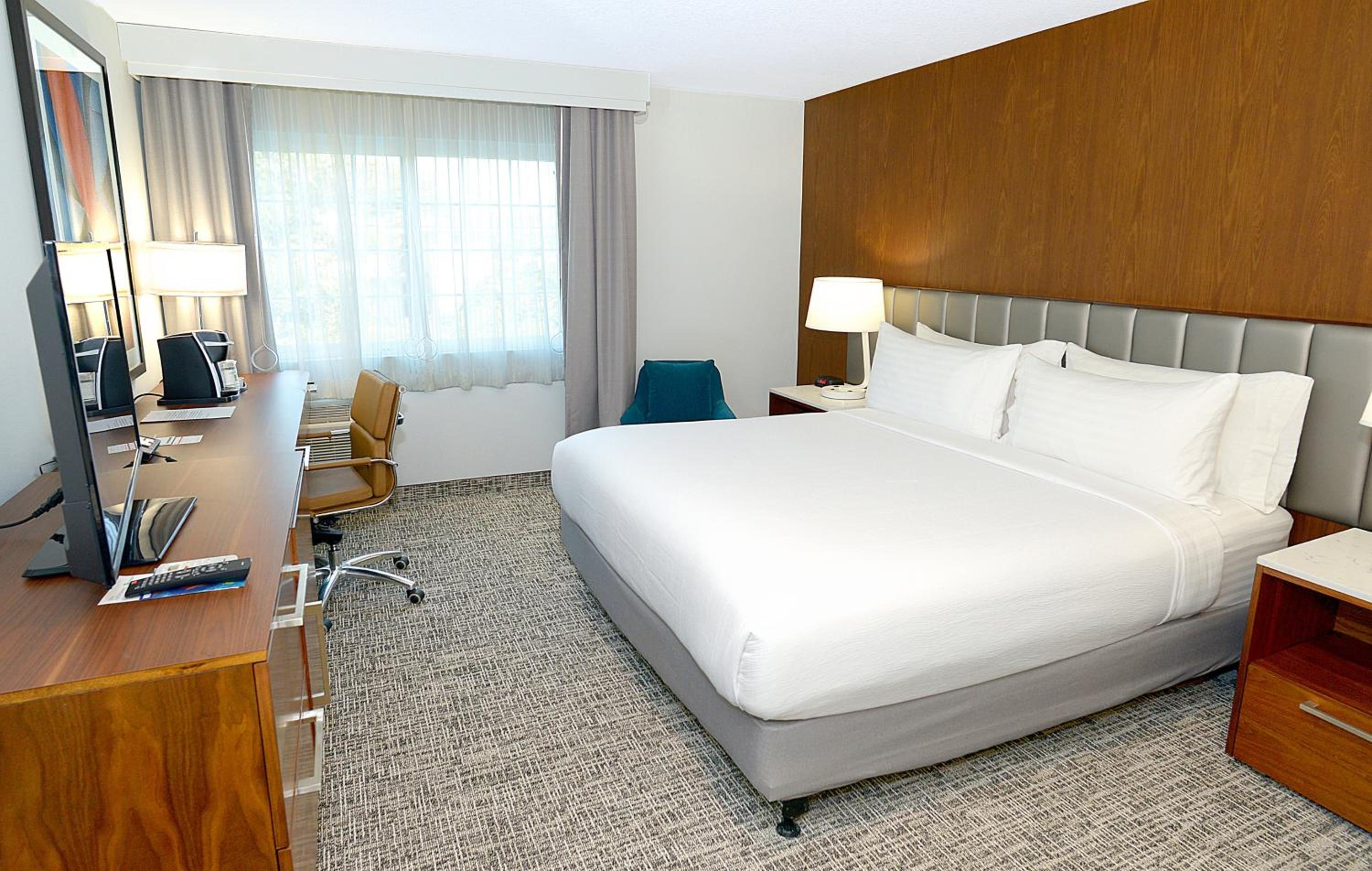 Standard King Room - Non-Smoking  - Photo 5