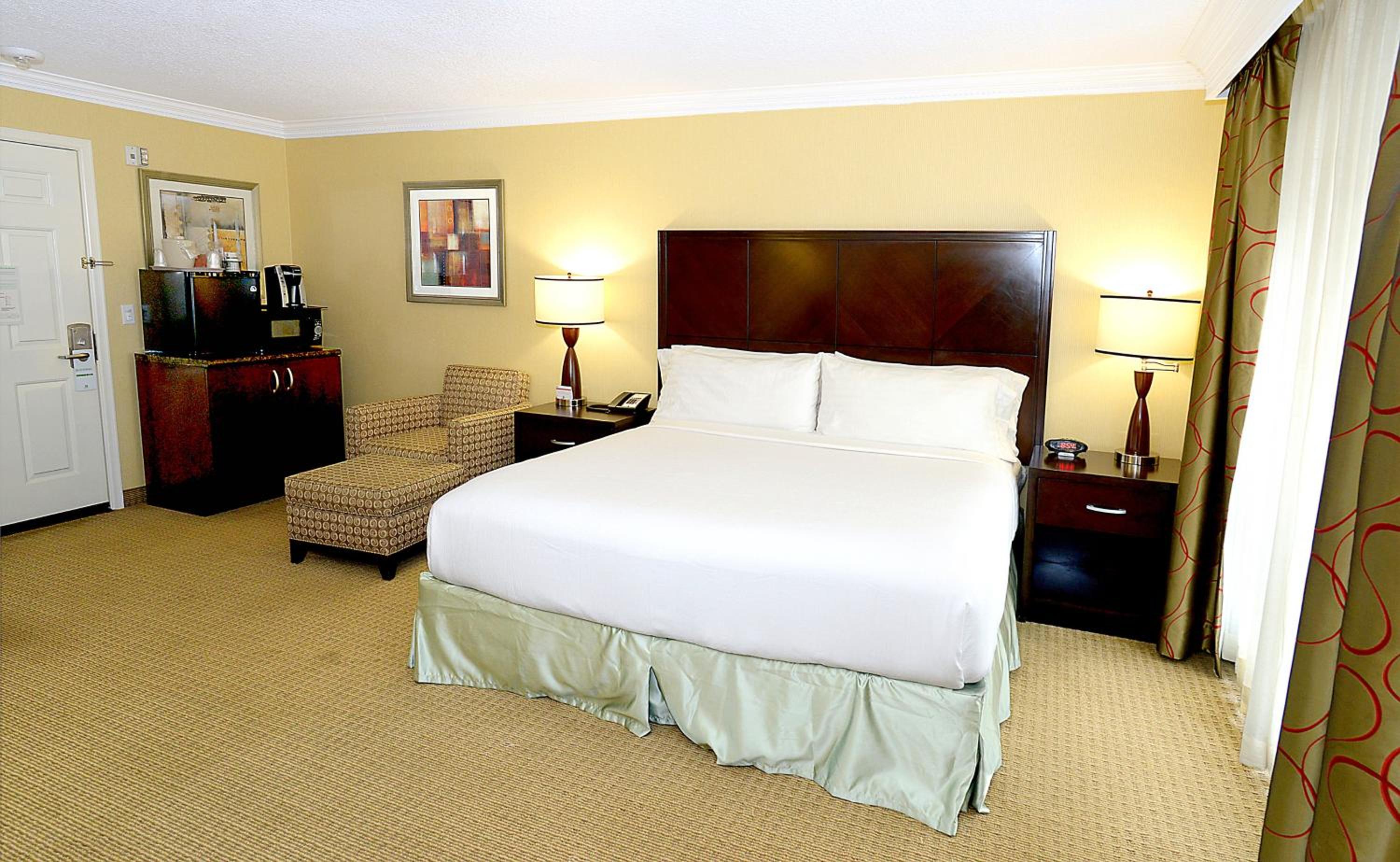 Standard King Room - Photo 5
