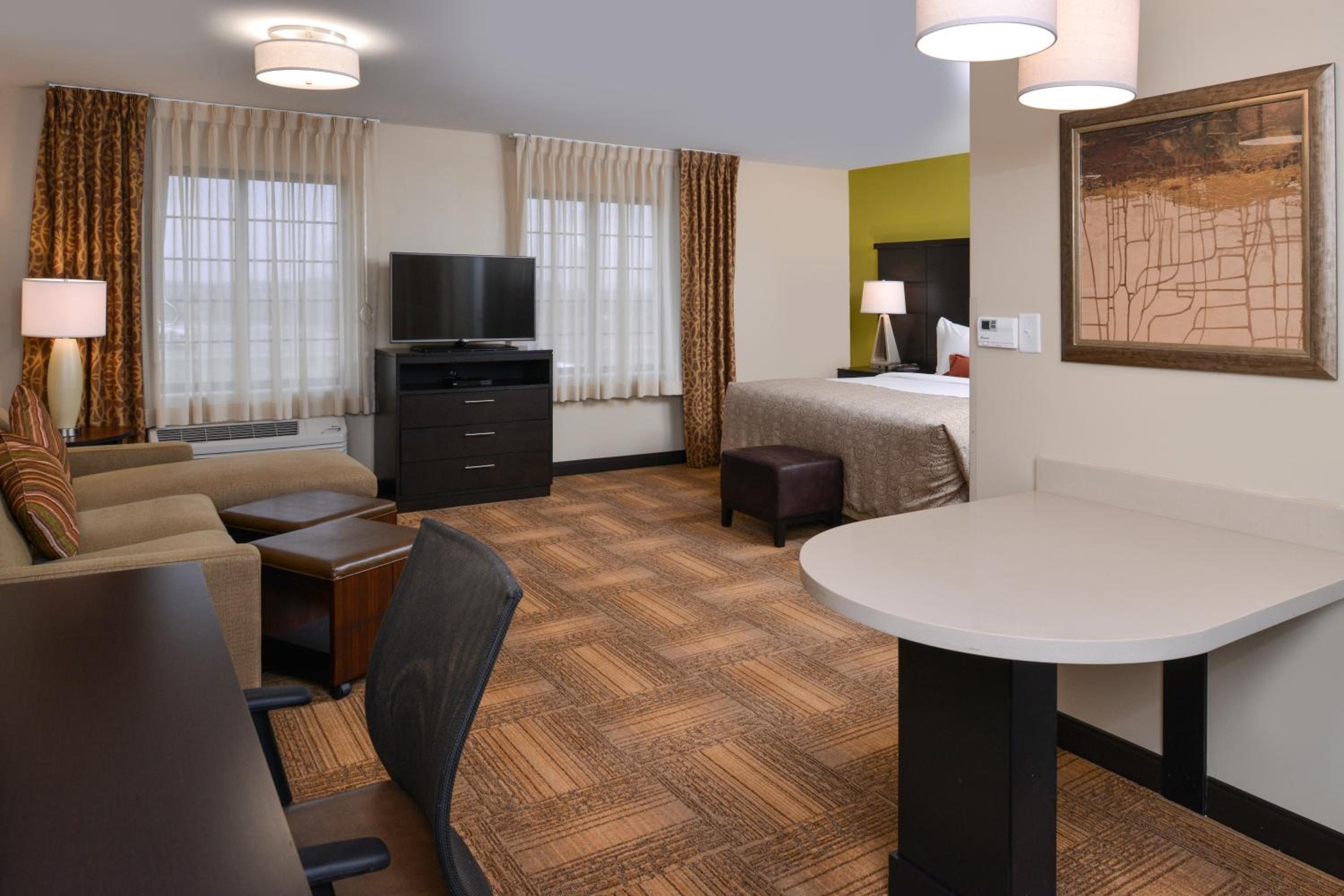 Queen Suite - Hearing Accessible photo 2