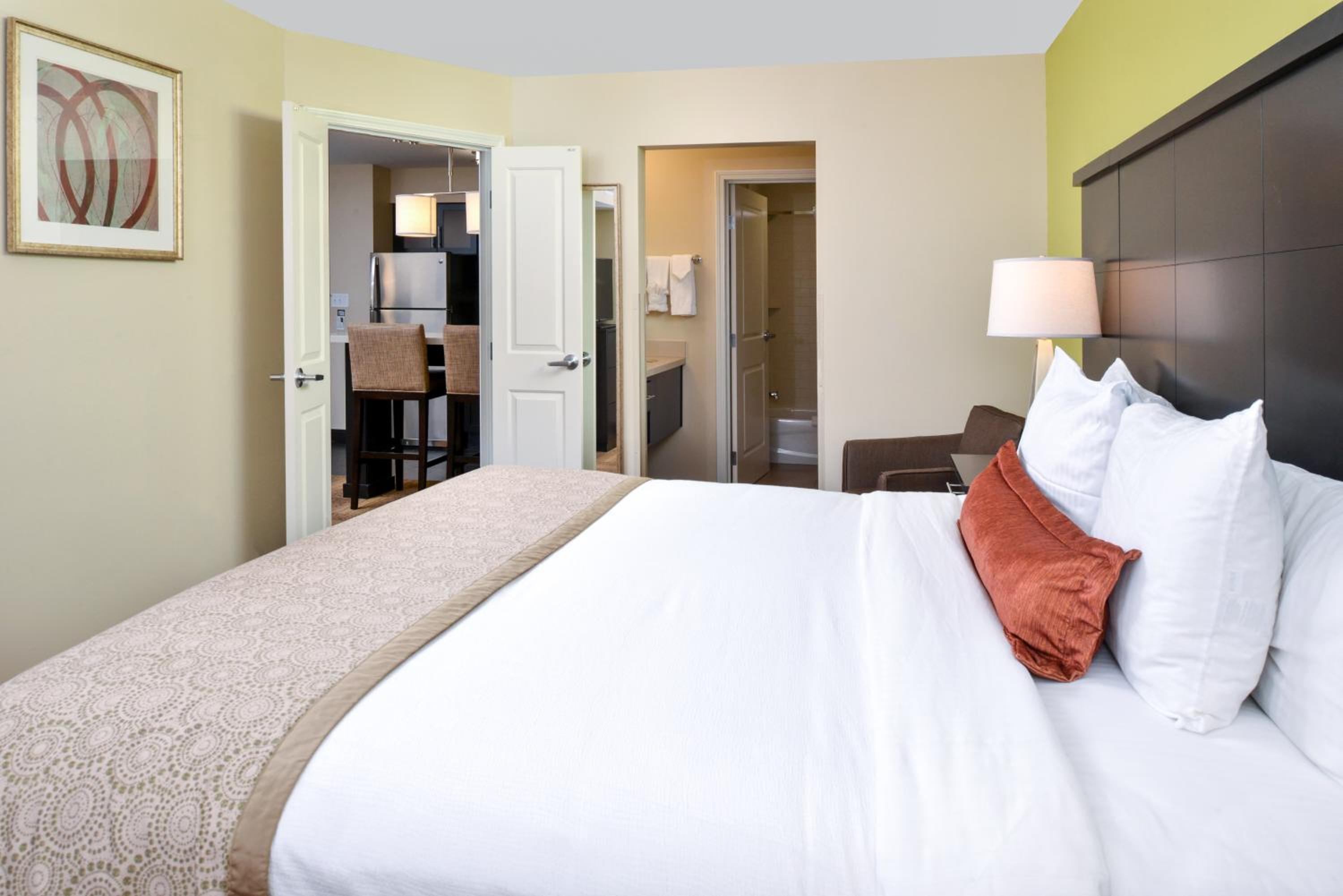 One-Bedroom King Suite photo 2