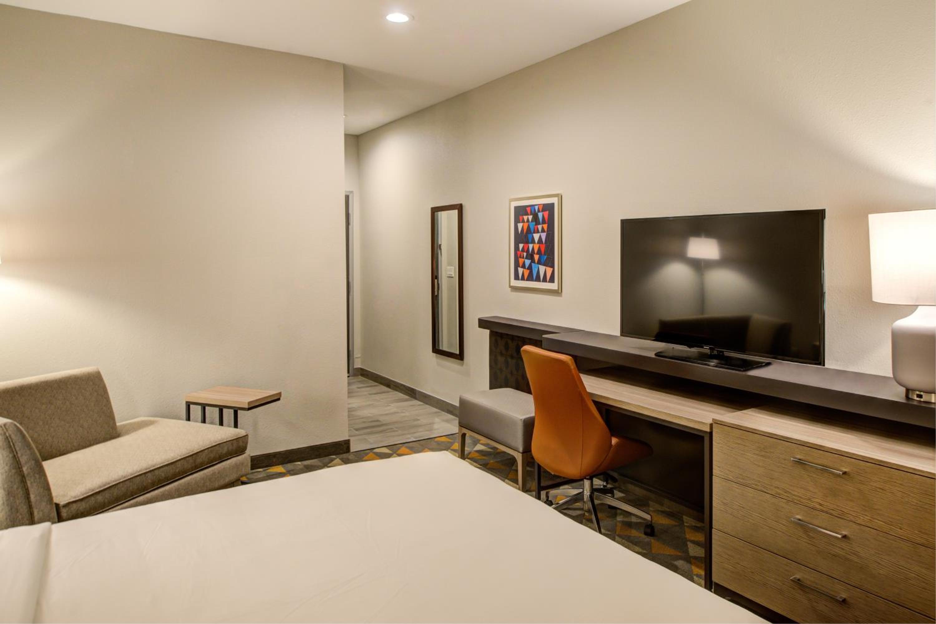 Standard King Room photo 1