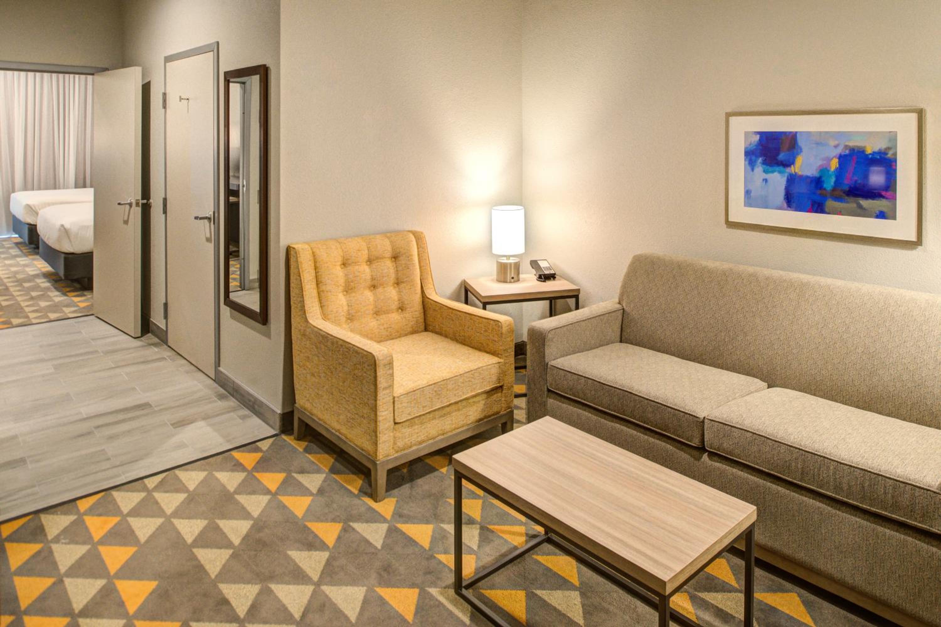 Suite - Hearing Accessible photo 3