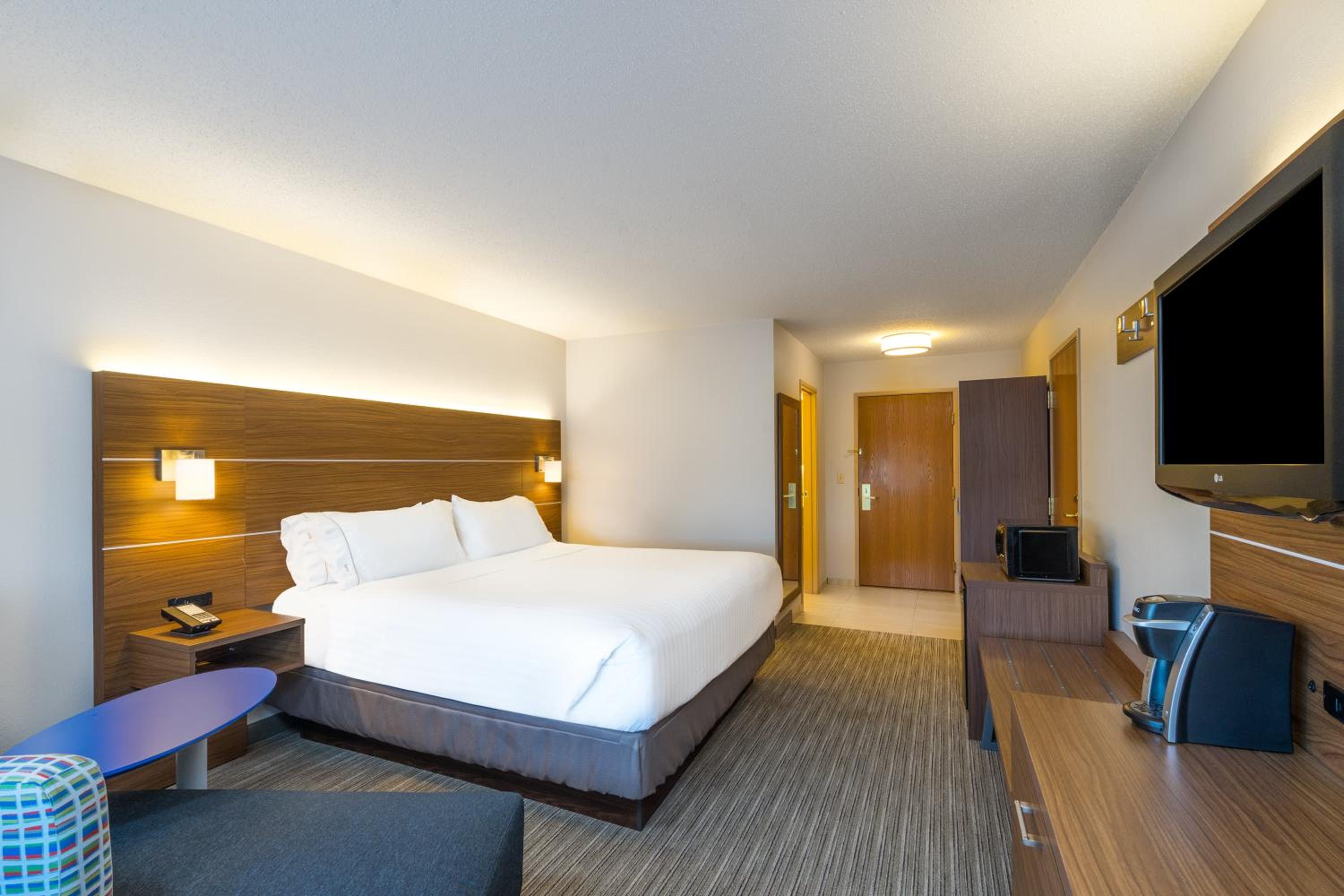 Standard King Room - Photo 1