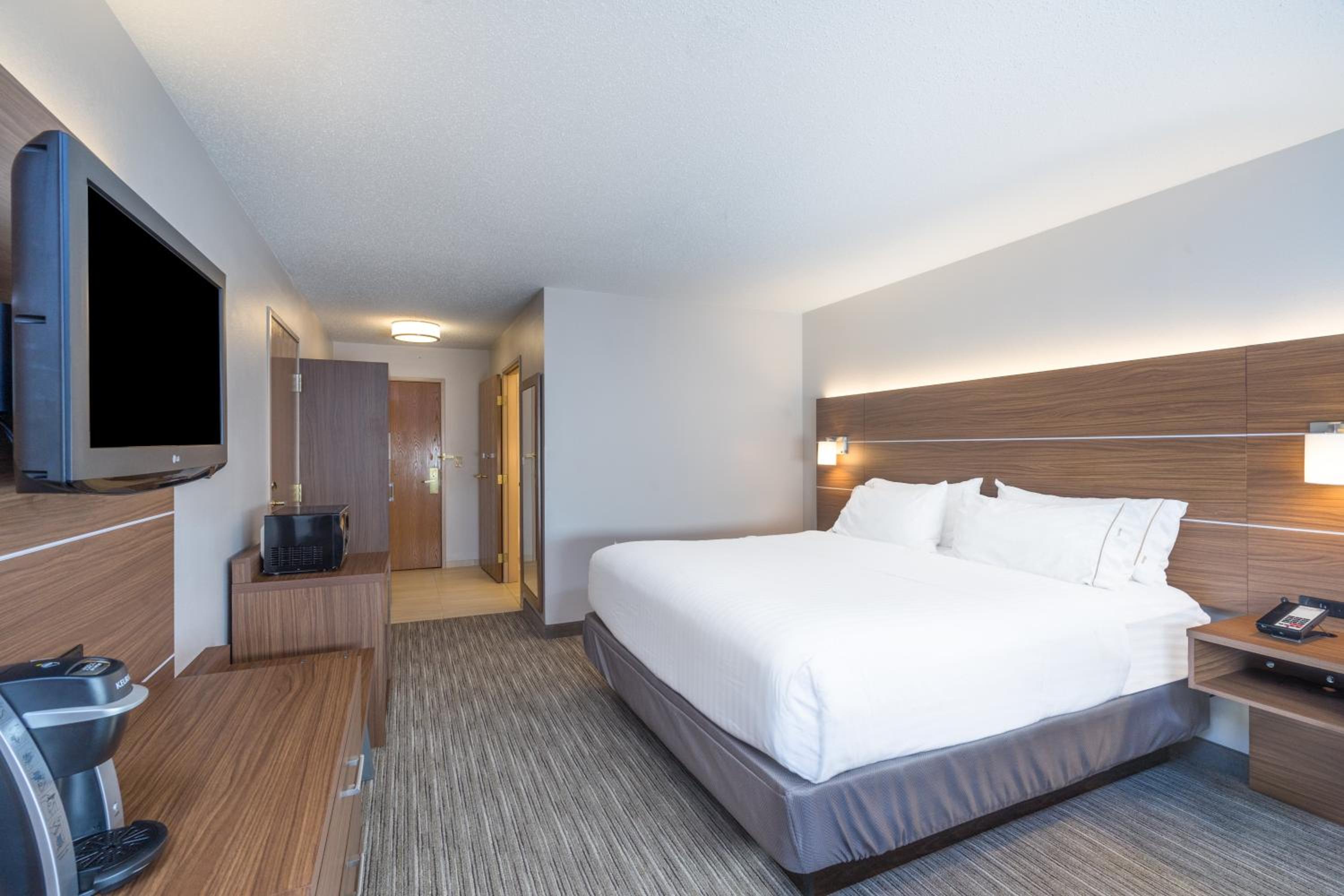Standard King Room - Photo 3