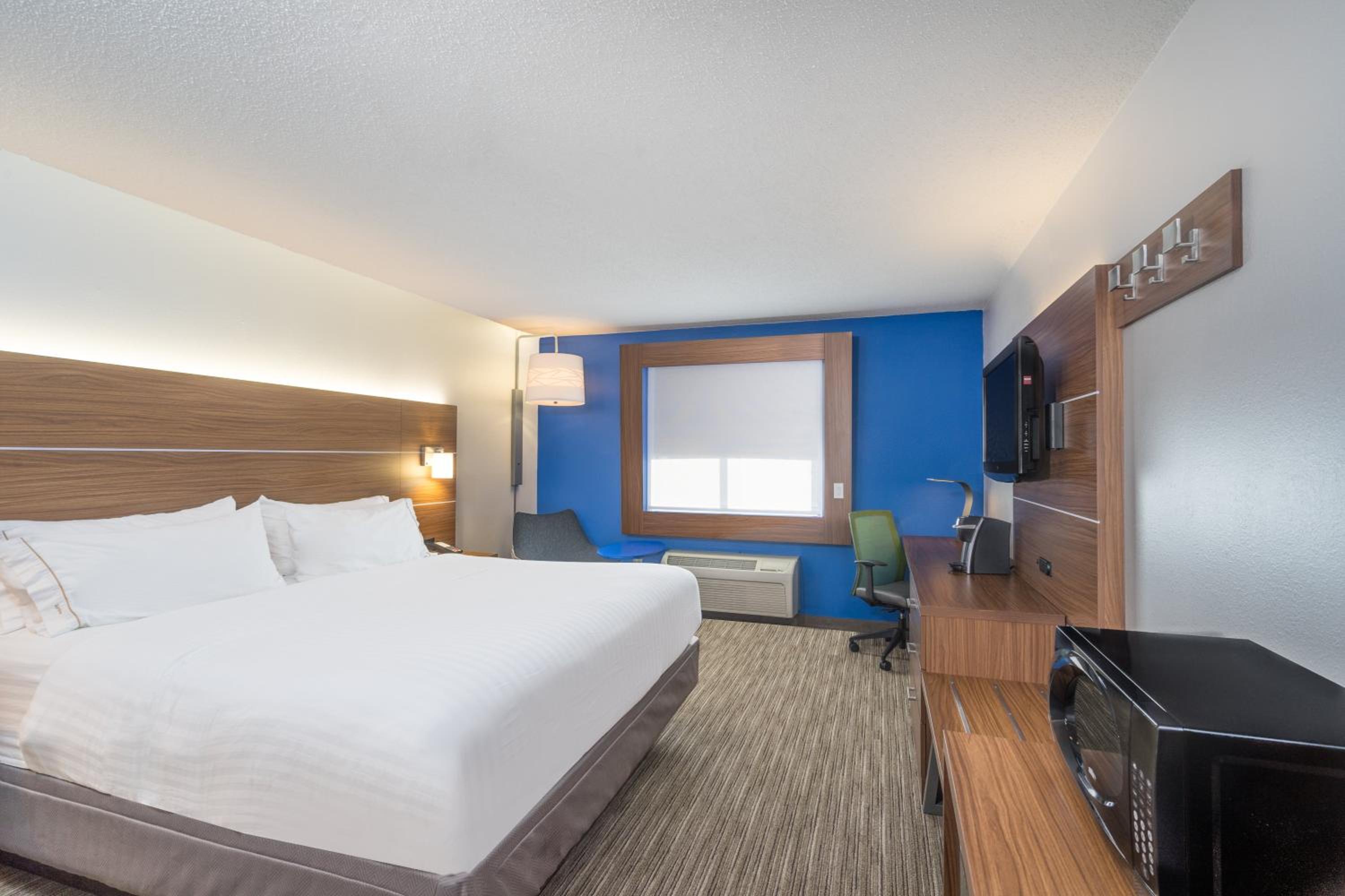 Standard King Room - Photo 2