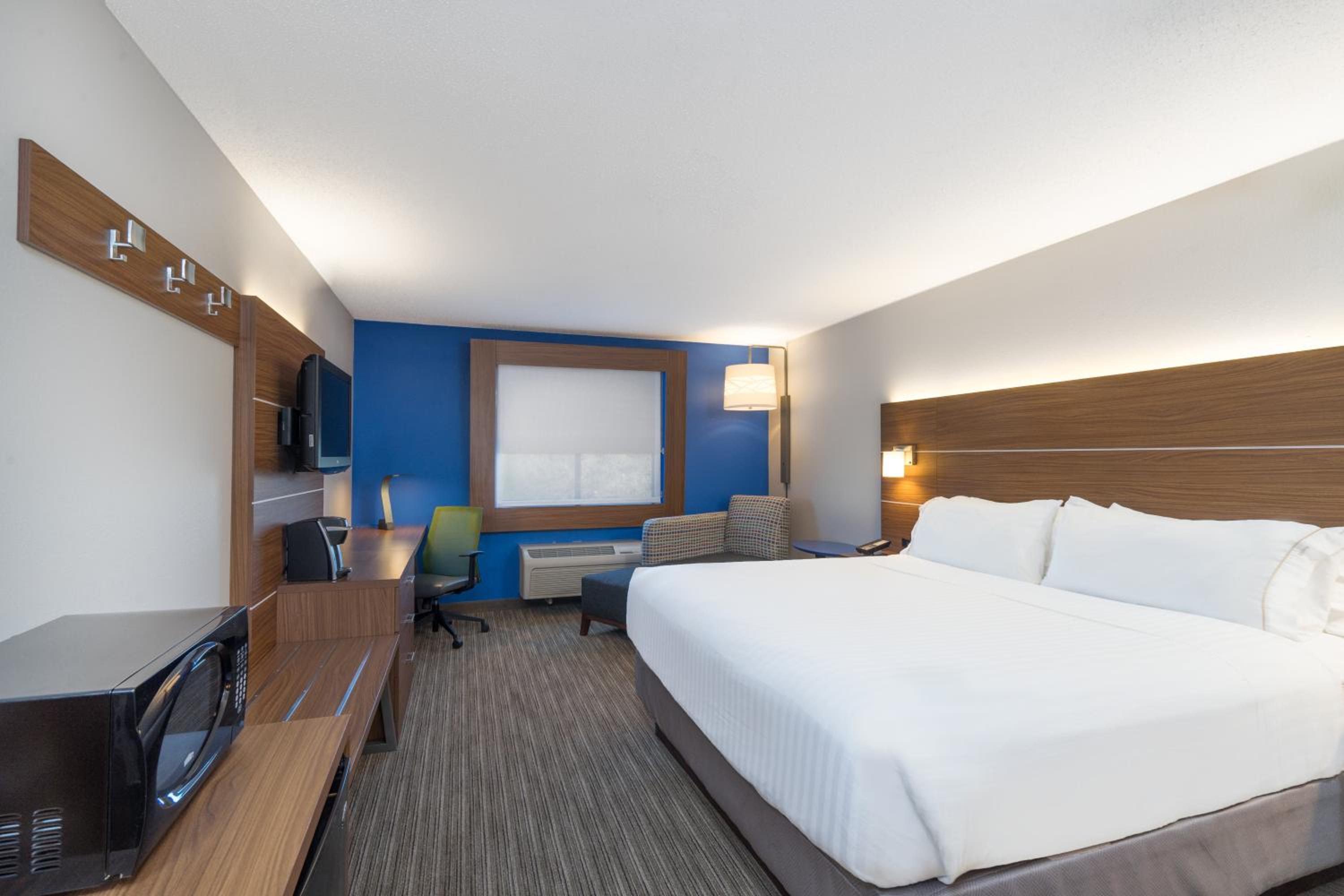 Standard King Room - Photo 4