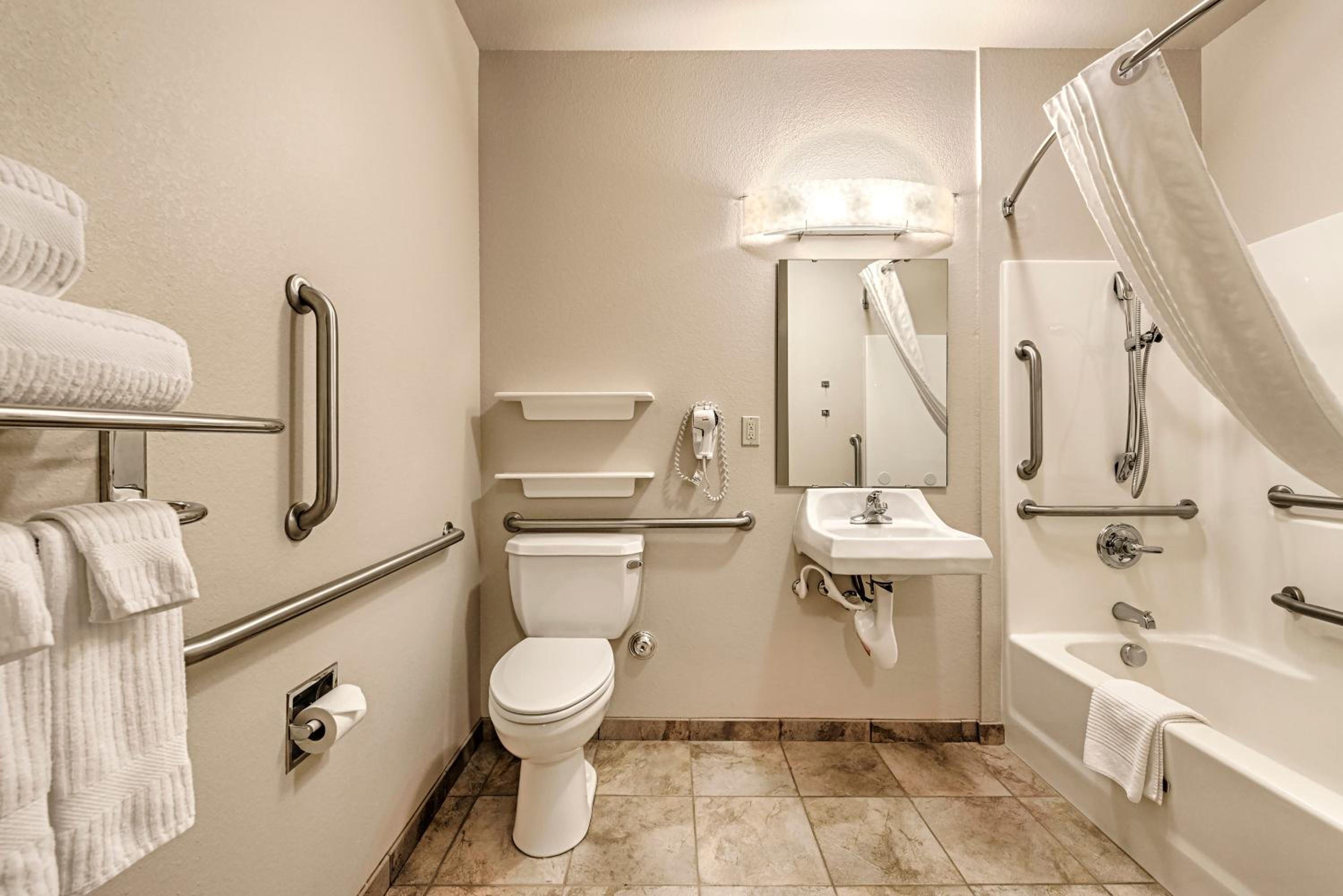 Queen Room - Hearing Accessible - Non-Smoking - Photo 4