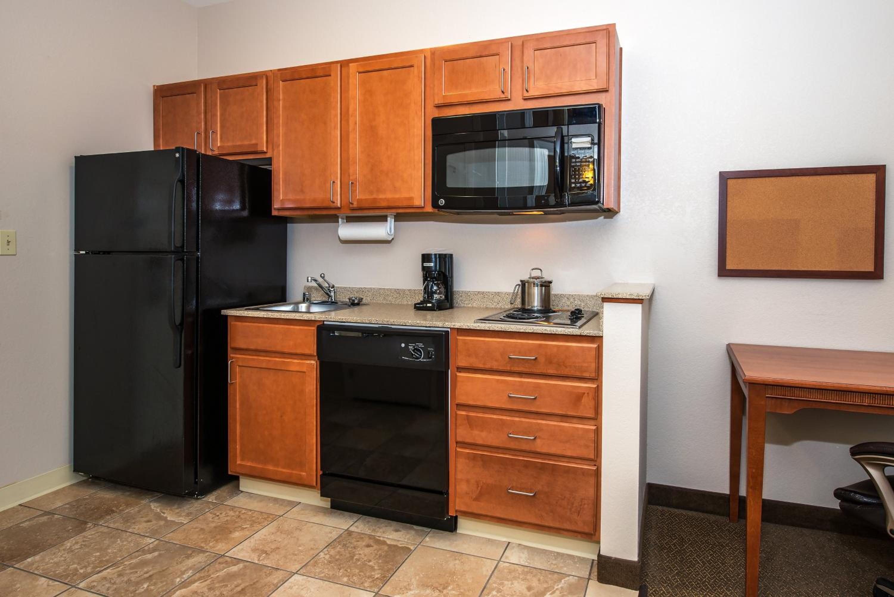 Queen Studio Suite - Photo 2